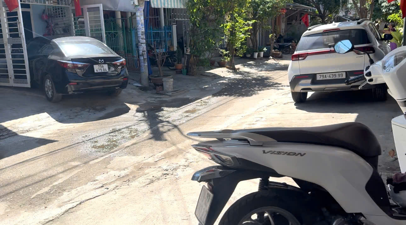 CHO THUÊ NHÀ MẶT TIỀN ĐƯỜNG ĐÀO DUY Anh , TDC PHƯỚC ĐỒNG, NHA TRANG. GIÁ CHỈ 7TR/THÁNG. LH 0935 964 828 - E Hiền