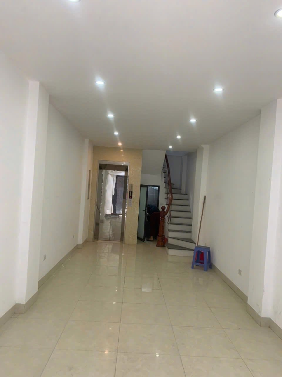 Cho thuê nhà 6 tầng THANG MÁY tại ĐÀO TẤN. 27 triệu/tháng. Phù hợp thuê ở Hộ gia đình, Văn phòng, Spa