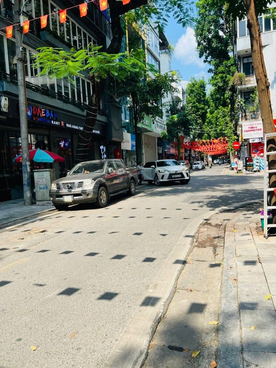 TRUNG TÂM BA ĐÌNH 128m * MT11m - DÒNG TIỀN 2,5 TỶ/ NĂM - KINH DOANH ĐỈNH.