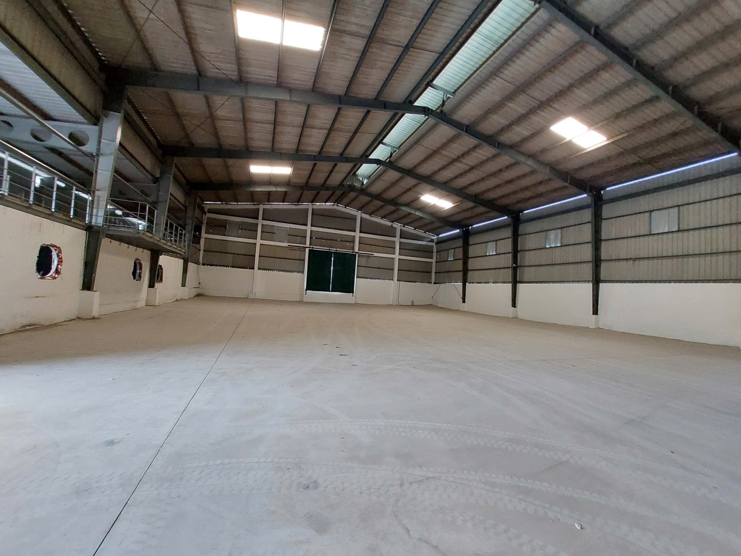 Thuê Kho Quận 7 900m² Giá 99 Triệu - Trần Cao 7m - Gần Cầu Phú Mỹ.