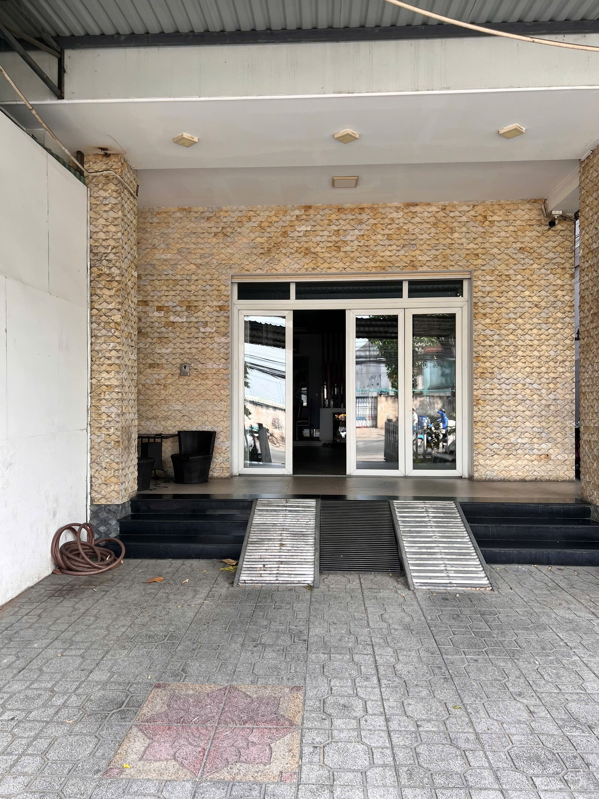 NGỘP BANK - MẶT TIỀN NGAY ĐÀO TRINH NHẤT, LINH TÂY - 880m2 - 1 BIỆT THỰ VÀ 40 PHÒNG TRỌ - 58 TỶ TL