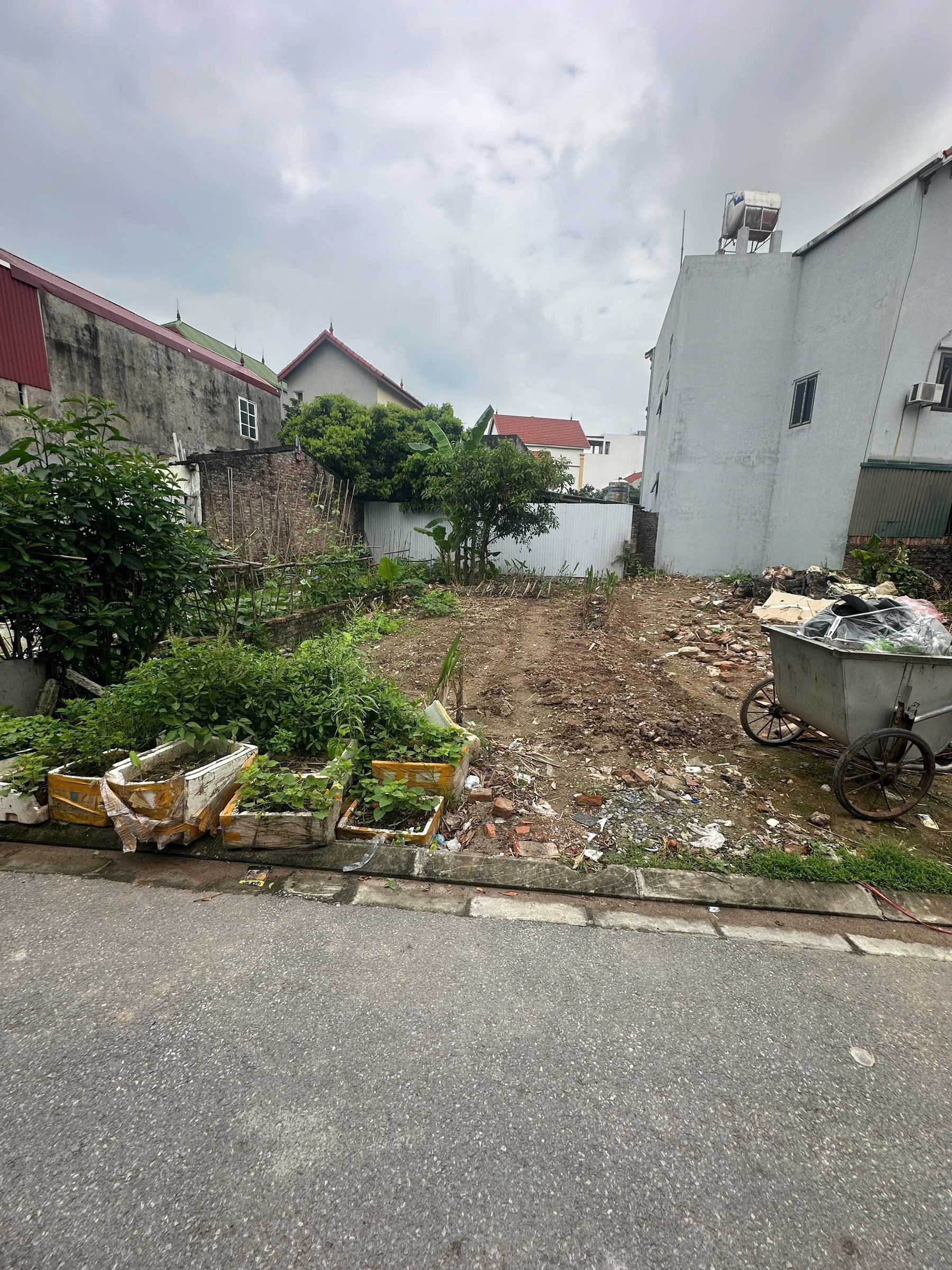 Nhỉnh 4 tỷ có ngay mảnh đất 55m2 ở Đa Tốn, đường ô tô 7 chỗ vào đất.