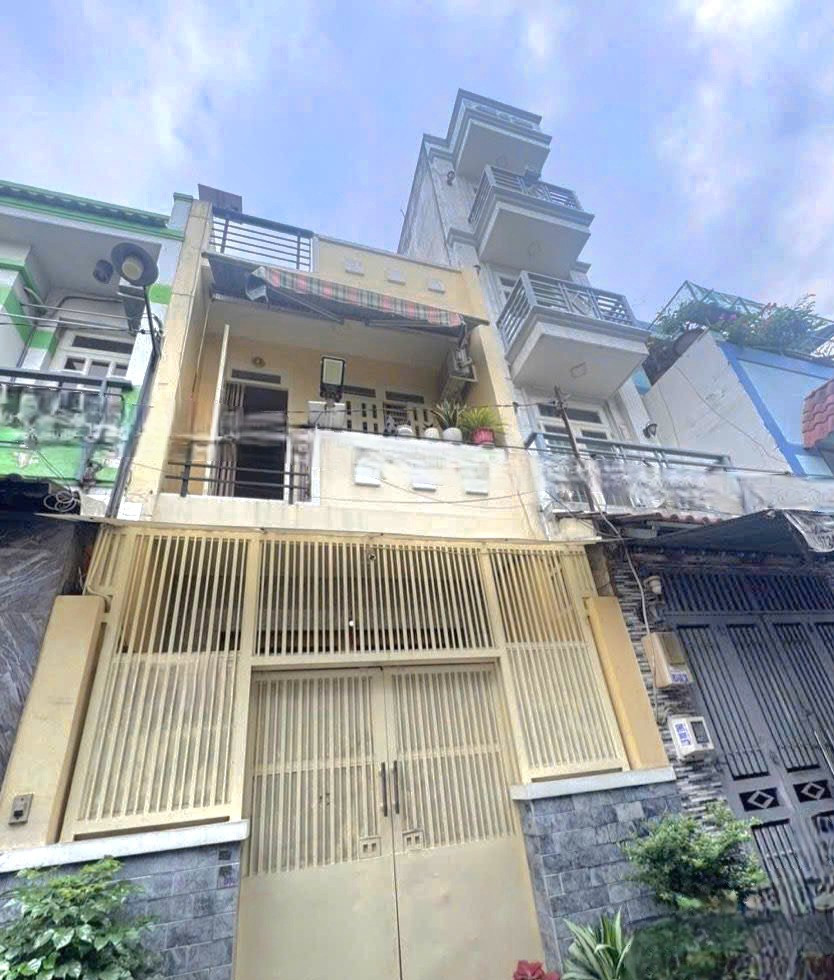 Hơn 4ty, nhà Bình Trị Đông_Dt (52m2), hẻm xe tải