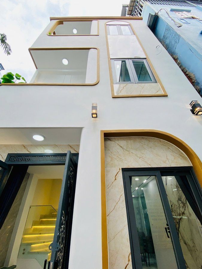 🔥 Bán gấp nhà đẹp ngay đường Lý Thường Kiệt giá chỉ 2 tỷ 350 ở Q.Tân Bình, 72m². SHR hẻm xe hơi thông🔥