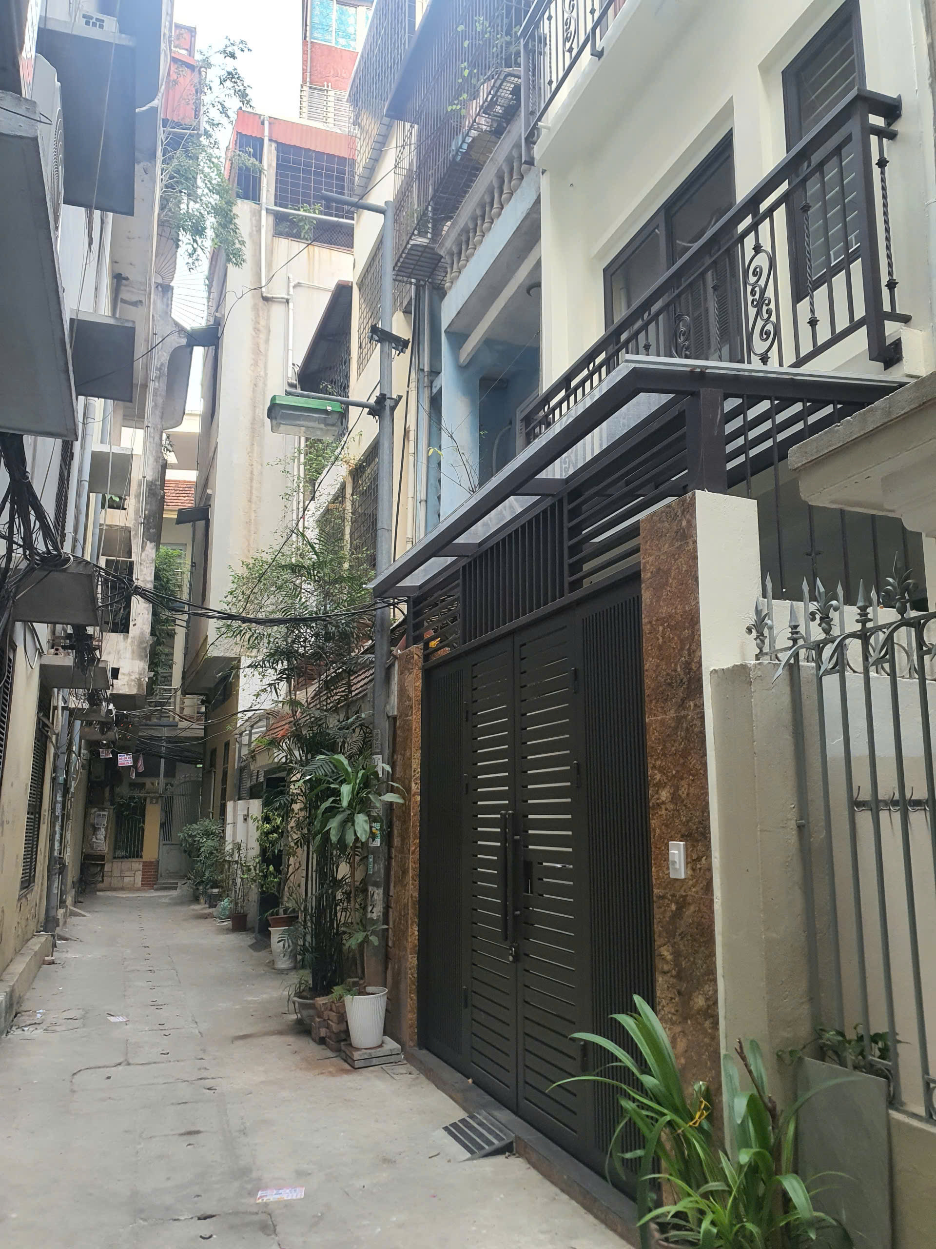 Cho thuê nhà ngõ 612 ĐÊ LA THÀNH, Giảng Võ. 23 triệu/tháng. Phù hợp thuê ở Hộ gia đình, Văn phòng, Kinh doanh online.