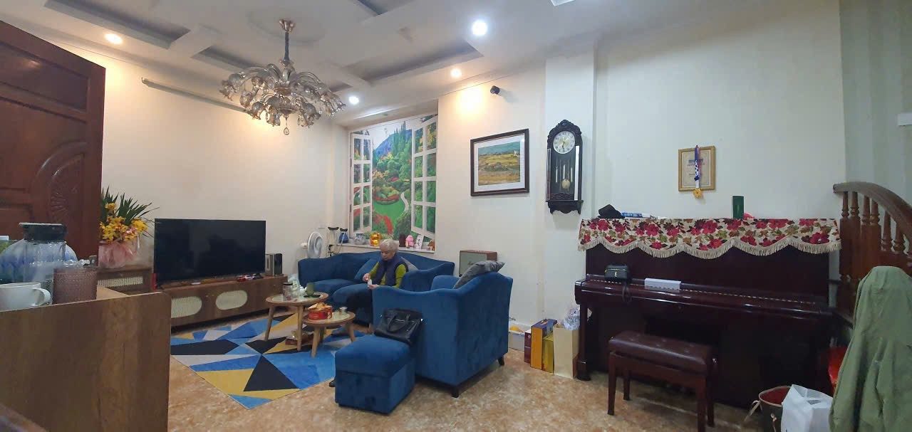 Cho thuê nhà ngõ 10 Đê la Thành Đống Đa 50M x 4T (4 ngủ) FULL ĐỒ giá 17 triệu