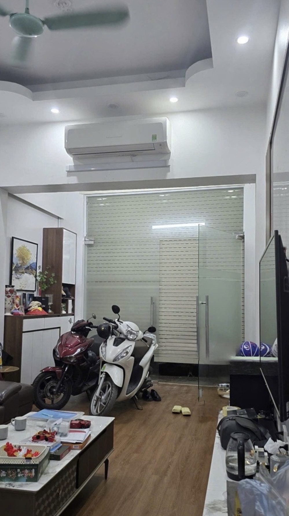 BÁN NHÀ DÂN XÂY PHỐ ĐÊ LA THÀNH- Ô TÔ ĐỖ GẦN- CÁCH 2 NHÀ RA PHỐ- NGÕ THÔNG- KINH DOANH- Ở SƯỚNG- 42M2-5T- MT, SỔ ĐỎ ĐẸP
