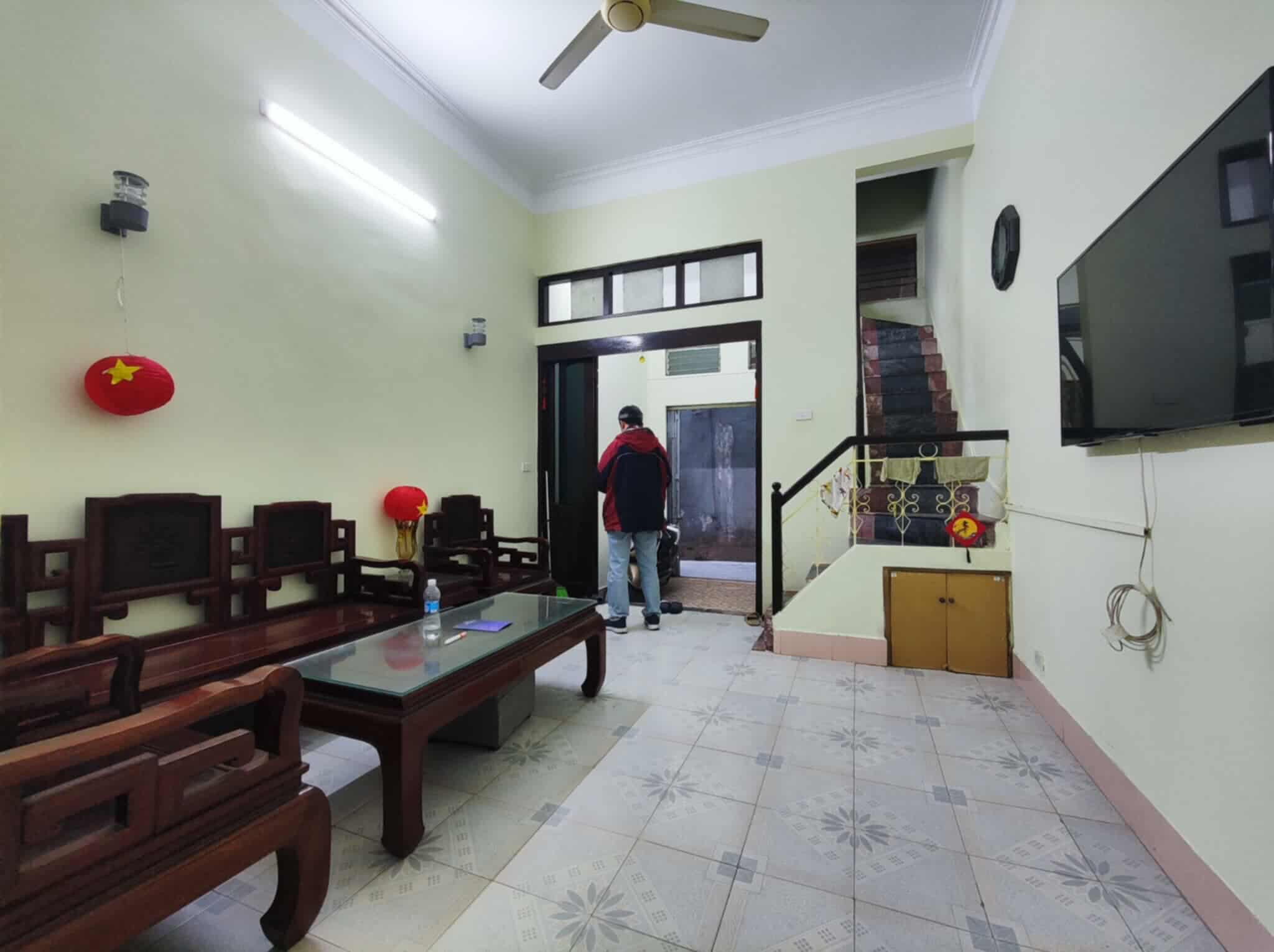 CHO THUÊ NHÀ RIÊNG ĐƯỜNG ĐÊ LA THÀNH, ĐỐNG ĐA, SẴN NỘI THẤT, 2 MẶT THOÁNG