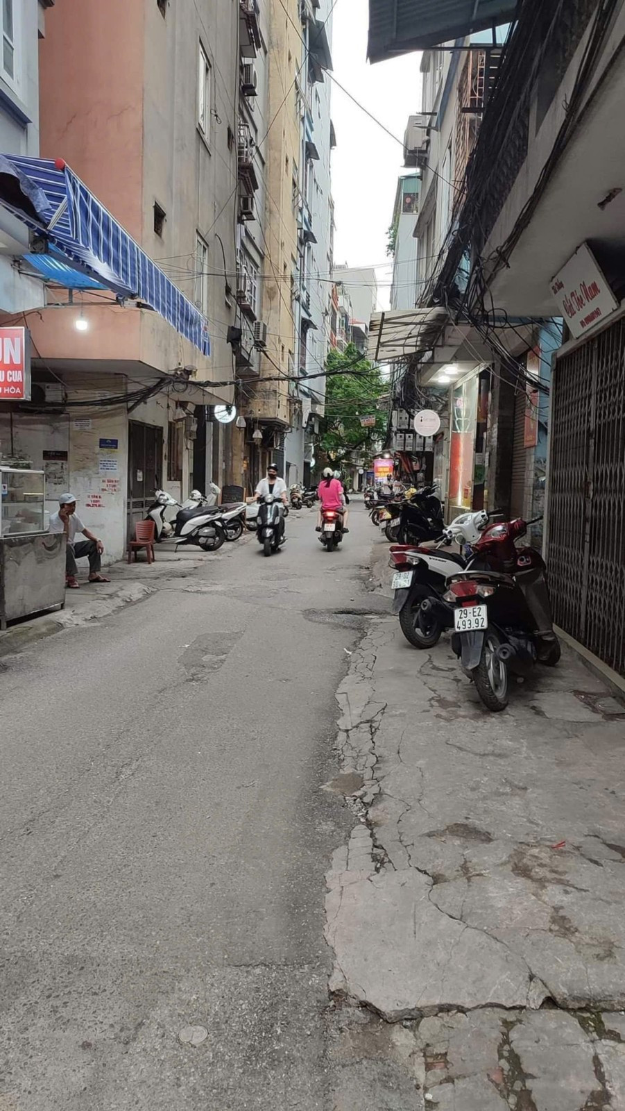 Bán nhà Mặt phố Đê La Thành nhỏ 101.8m² full thổ cư ngang 6.18m giá 42.5 tỷ tại Đường Đê La Thành Phường Văn Miếu - Quốc Tử Giám (MUA/BÁN BĐS nhắn tin Zalo 0862299066)