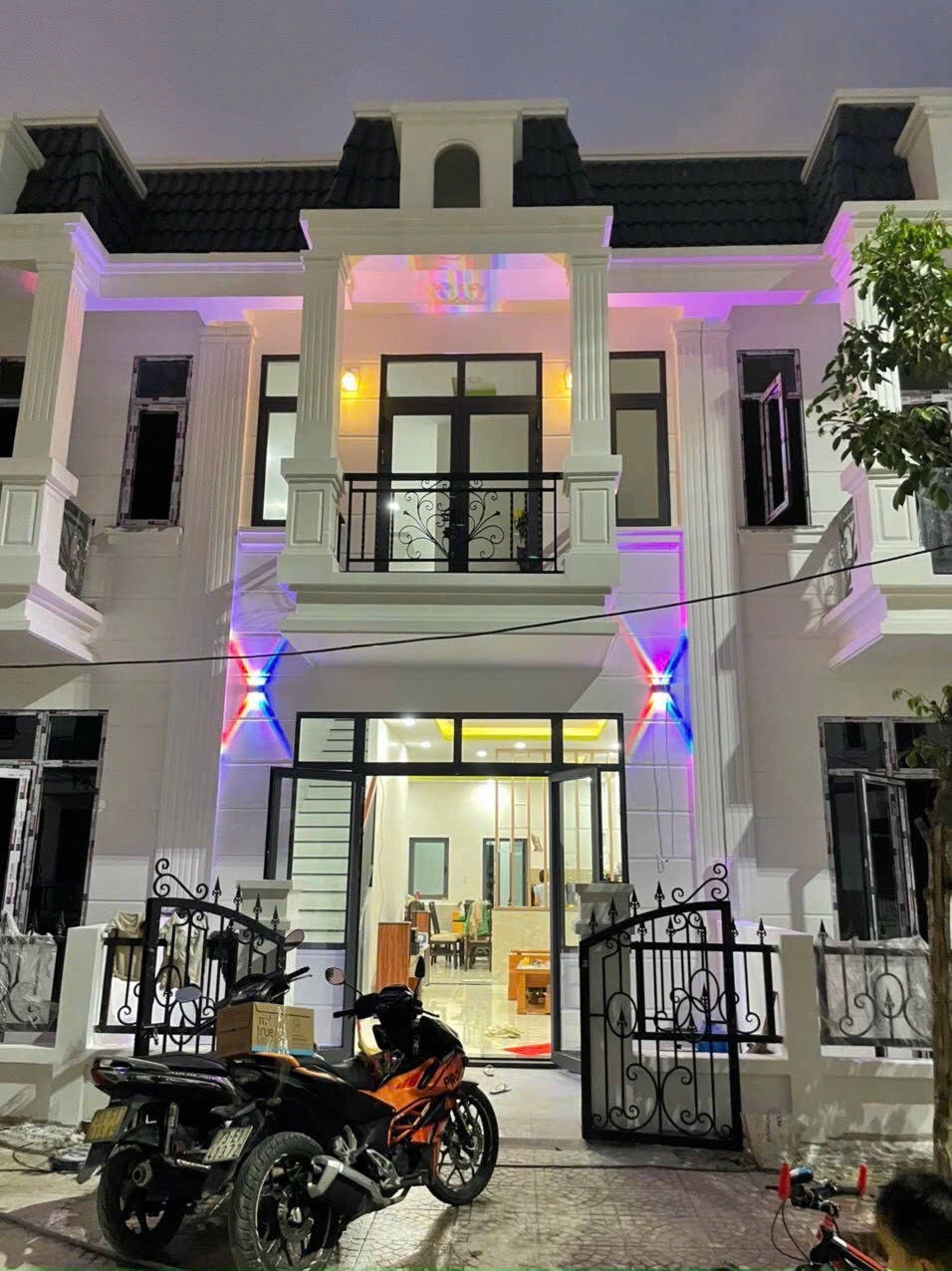 Bán nhà sổ hoàn công ngay chợ Tân Hiệp Bình Dương cũ