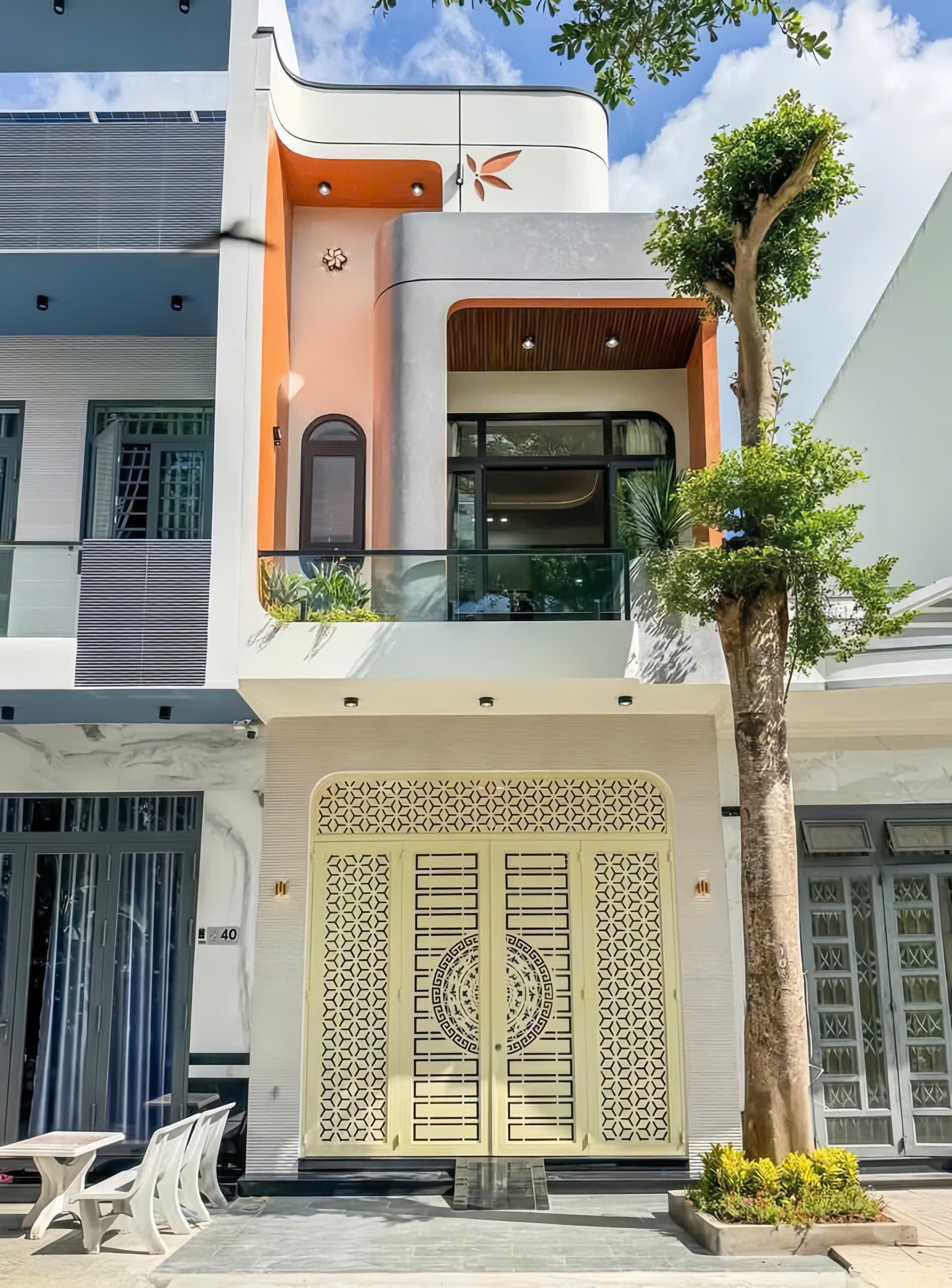 Bán nhà 1 trệt 1 lầu ngay chợ đêm Tân Uyên