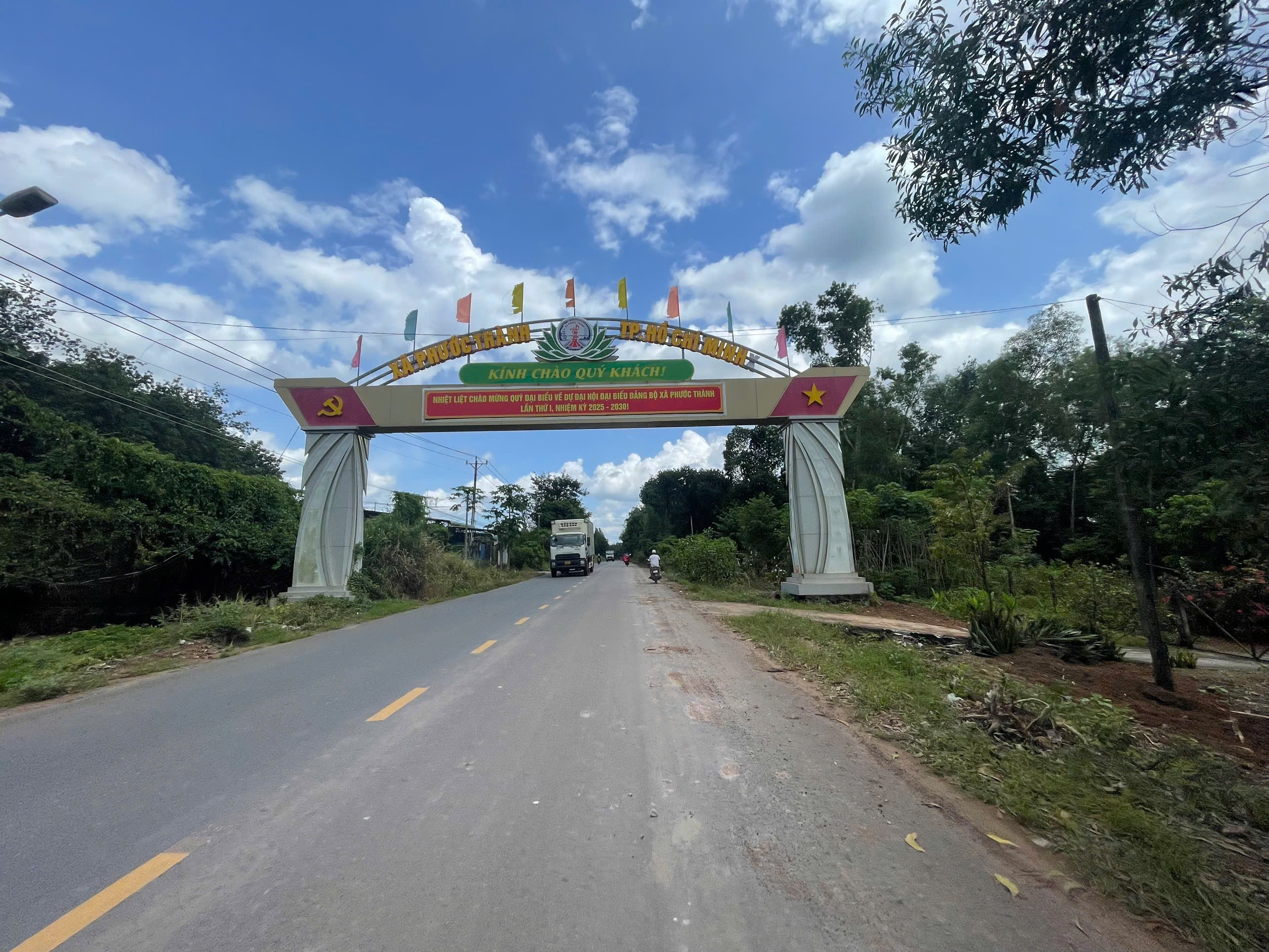 Bán đất mặt tiền 32m, ngay trung tâm hành chính Phước Thành giá 495Tr