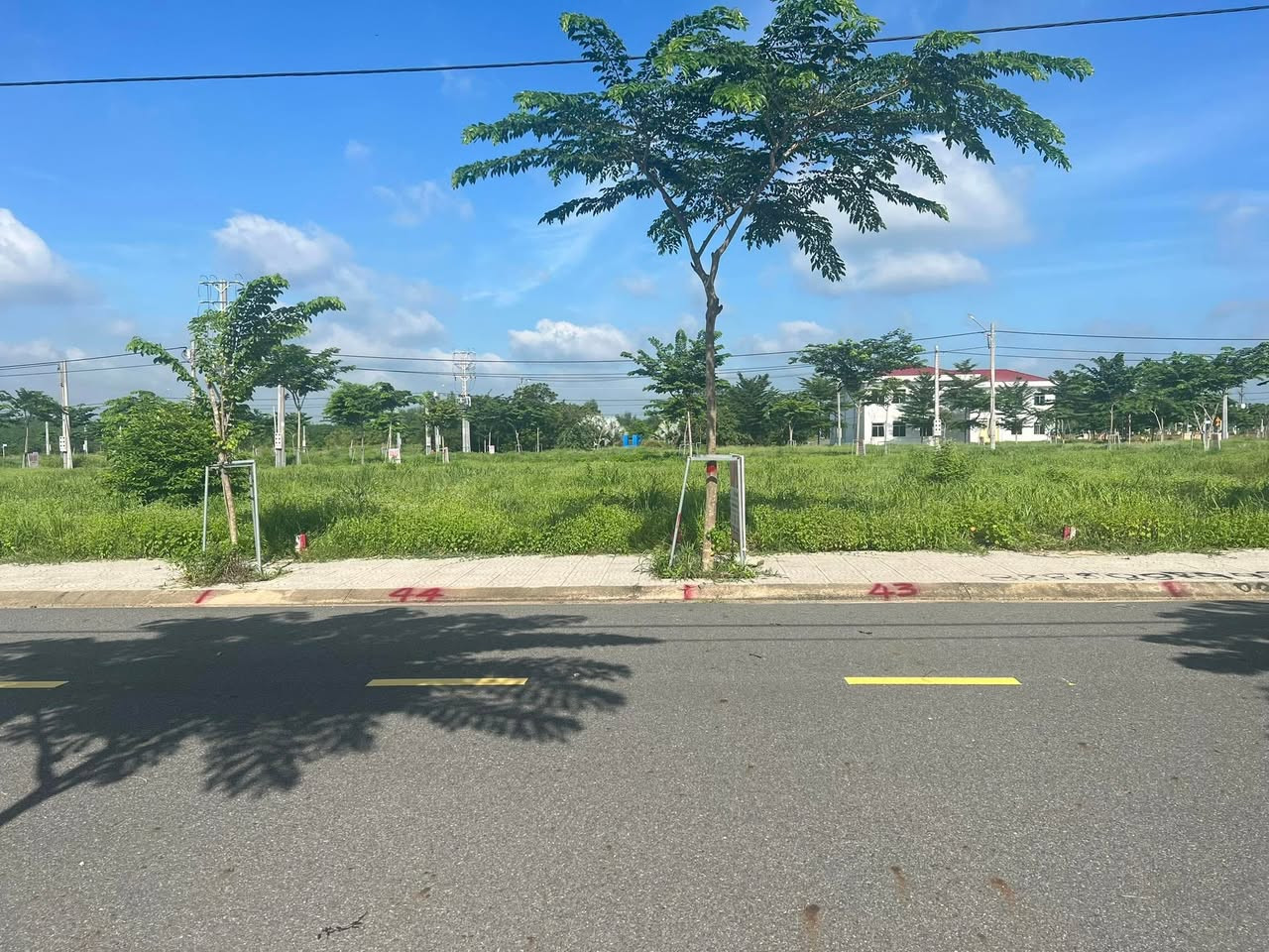 Lô đất full thổ cư ở KDC Lộc Phát 100m2 giá chỉ 799tr phường Long Nguyên Lh 0902549011