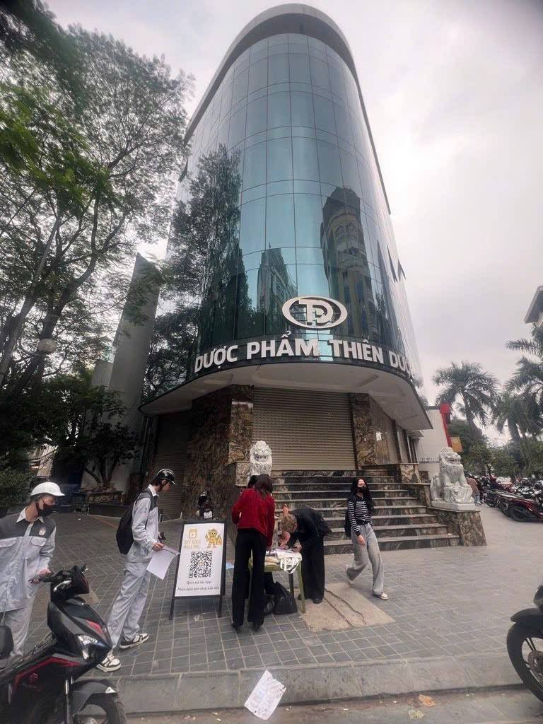 BÁN NHÀ MẶT PHỐ DỊCH VỌNG HẬU. 340M2 XÂY 9 TẦNG. THANG MÁY. LÔ GÓC.