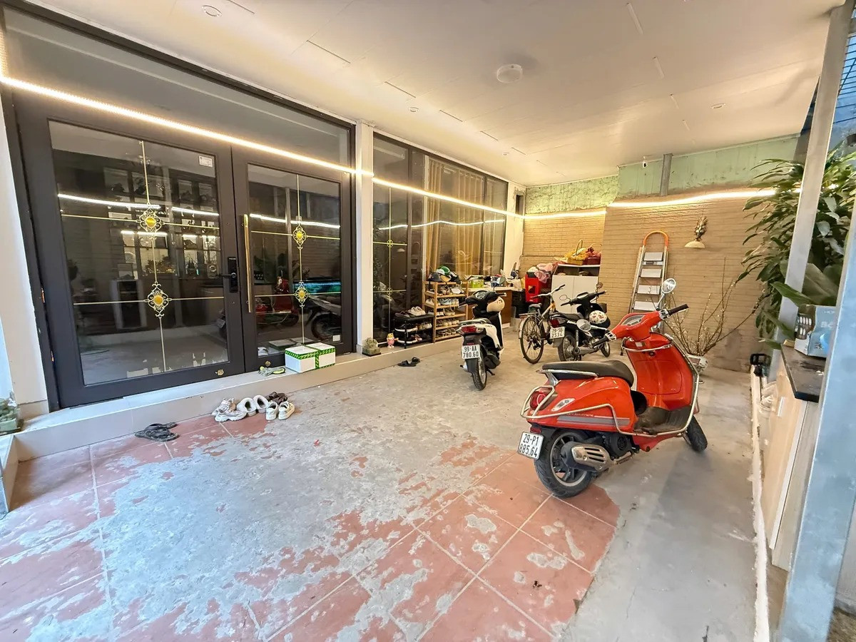 BÁN NHÀ NGÕ Ô TÔ TRÁNH DỊCH VỌNG – 60M2 – MT 8M – THANG MÁY – 26.9 TỶ
✔️ Trung tâm Cầu Giấy – phân lô ô tô vào nhà