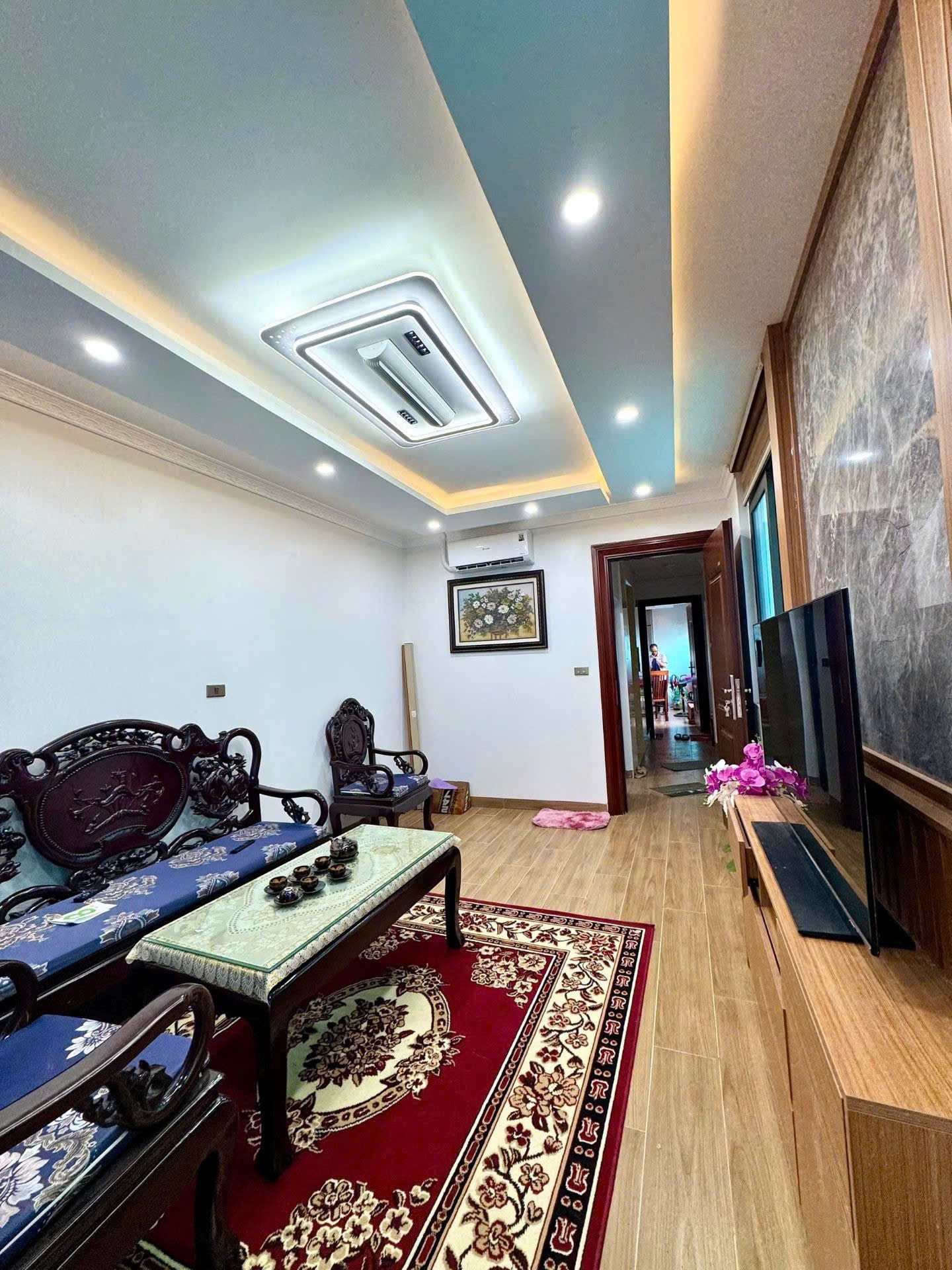 Siêu Phẩm Dịch Vọng-7 tầng thang máy, ngõ oto, chỉ 15.X tỷ