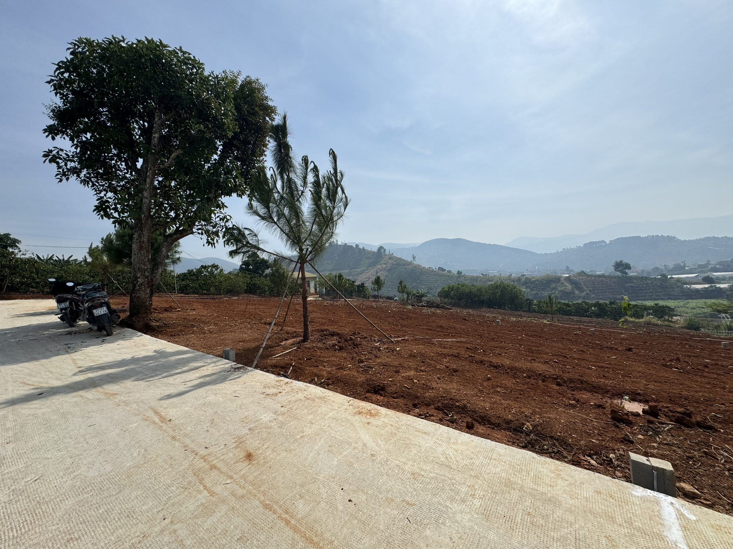 03 lô liền kề ngay trung tâm tt Nam Ban. chỉ 300m ra trục nhựa ĐT 725. Giá 665 triệu