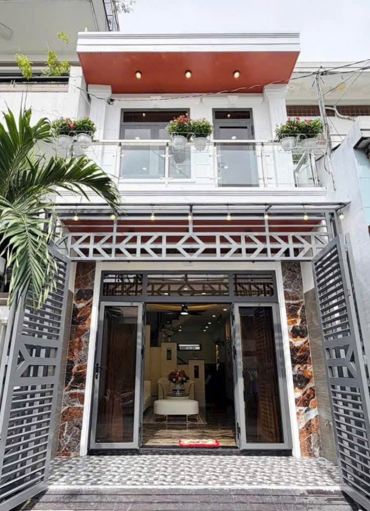 Bán nhà siêu đẹp, để lại nội thất cở bản ở Diên Hồng, P1, Q. Bình Thạnh. Giá 2tỷ840tr, 39m2, SHR