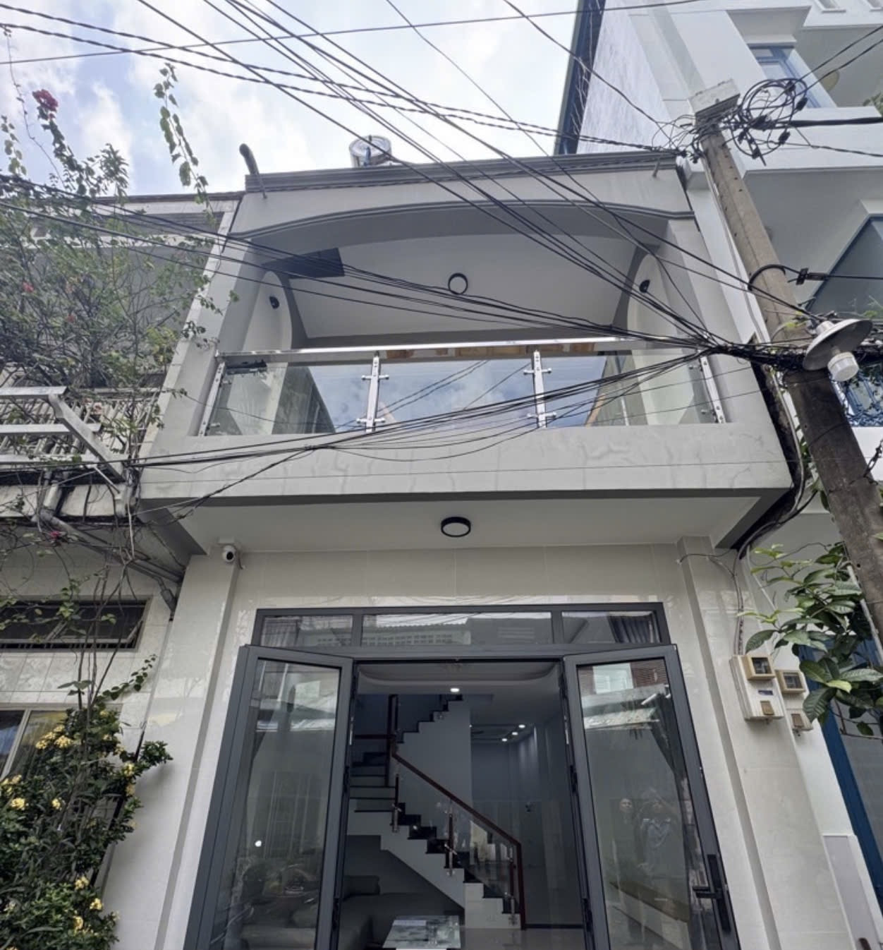 Bán nhà 2 lầu đầy đủ nội thất 1tỷ550tr DIÊN HỒNG P1 BÌNH THẠNH SỔ HỒNG RIÊNG