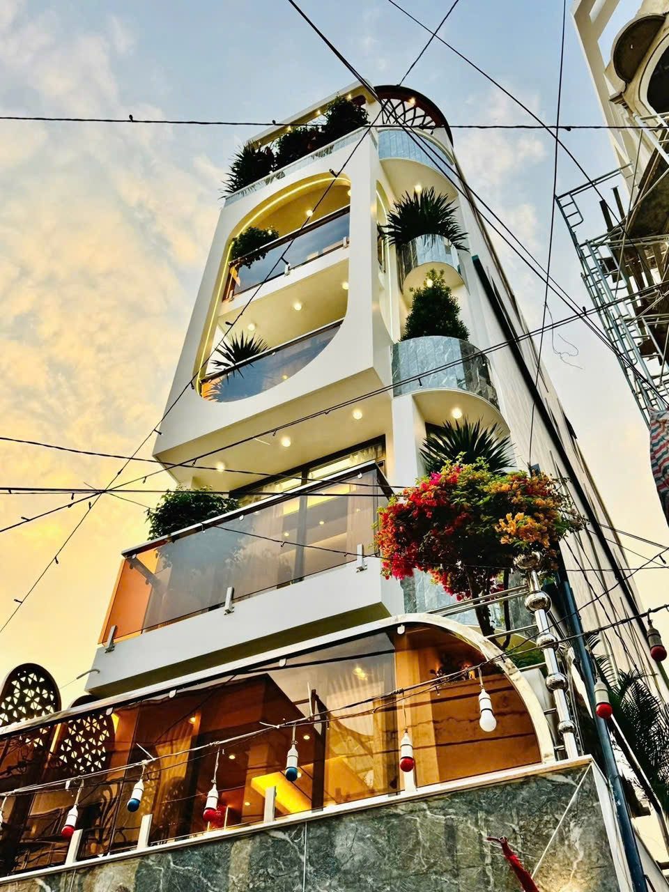 Nhà đẹp giá thỏa thuận gần MT Diên Hồng, P.1, Q. Bình Thạnh – 67.6m2 giá 22tỷ630tr. Sổ chủ giữ.