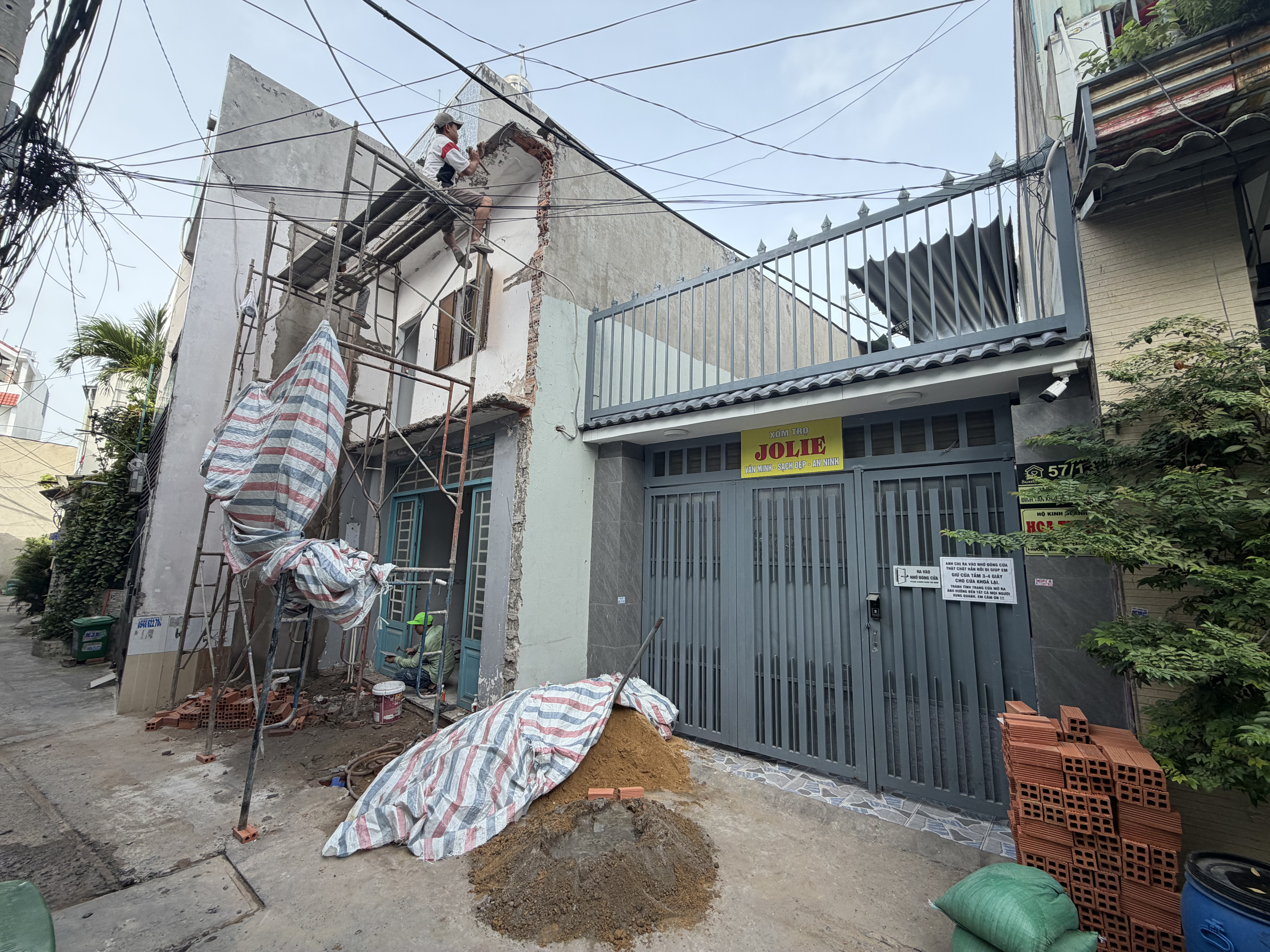 Bán nhà Mặt tiền Hẻm 6m Đinh Tân Khai - giao Hương Lộ 2 - cách ngã tư Bốn Xã chỉ 1km, thuộc Phường Bình Trị Đông - Bình Tân.
DT: 22x21m
Giá giảm còn : 26 tỷ ( thương lượng chính chủ)
Hiện trạng nhà 2 Tầng - nhà 1 đời chủ lâu năm bán. hiện có
28 Căn hộ