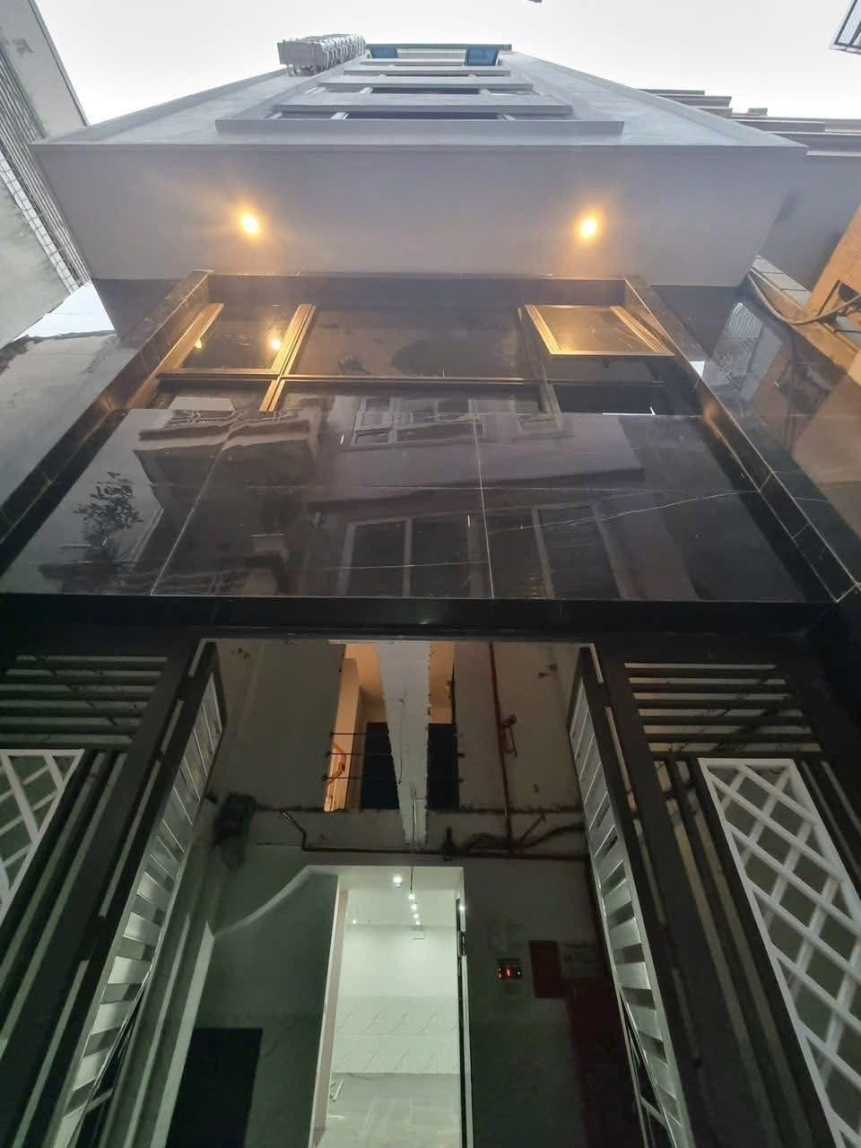 CCMN ĐÌNH THÔN – NGÕ Ô TÔ – 8 TẦNG – 26 PHÒNG – DOANH THU 140TR/THÁNG