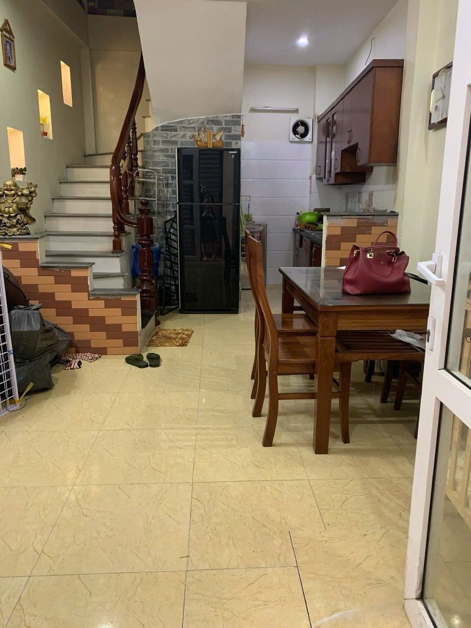 Cho thuê nhà riêng ngõ 402 Đình Thôn, Mỹ Đình 30M x 5T giá 12 triệu OTO TẬN CỬA