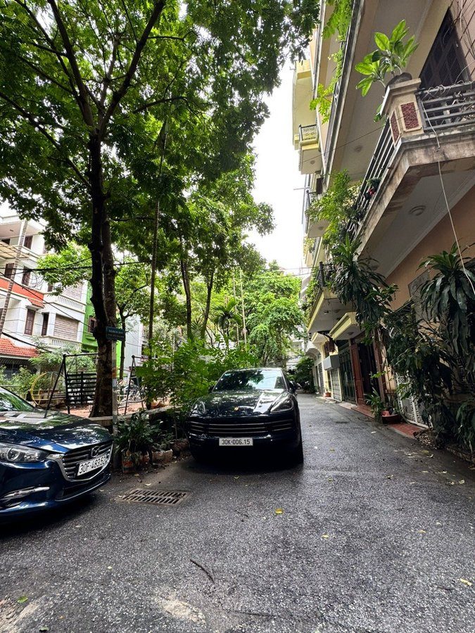 Đỗ Quang - Phân lô ô tô tránh dừng đỗ. Có vỉa hè. 20m ra MP lớn. Kết hợp ở và KD Văn Phòng