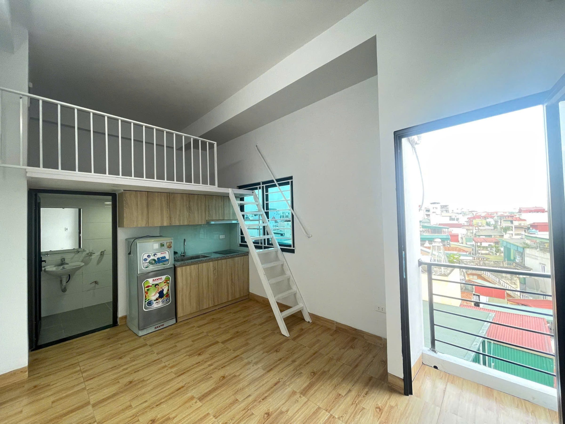 Cho thuê CC mini, có thang máy, có gác xép, có ban công gần trường Bách-Kinh-Xây, 4,5 tr, 0981888335