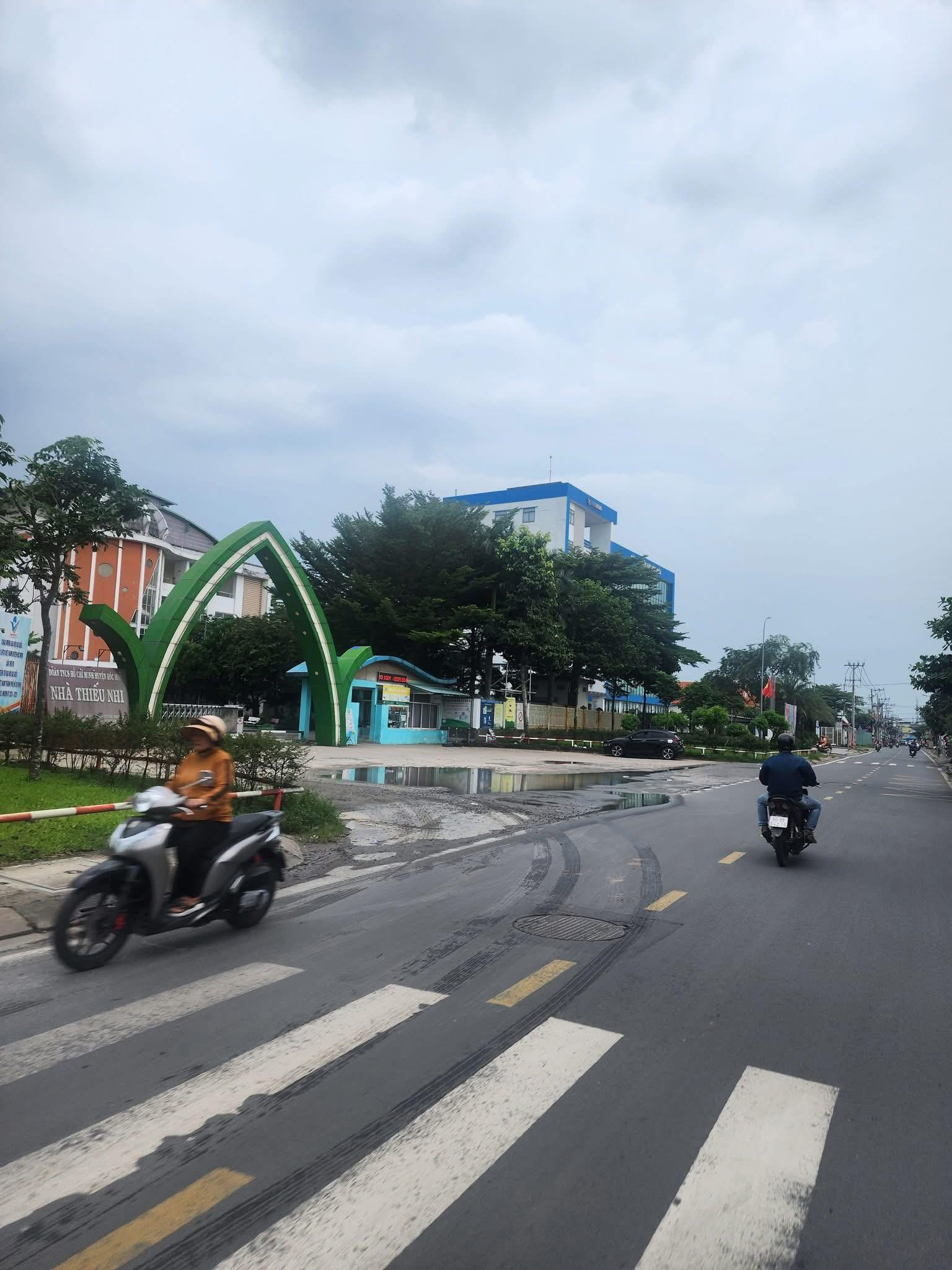 Bán nhà 443.4m² có sẵn 292m² thổ cư ngang 10m giá 20 tỷ tại Đường Đỗ Văn Dậy Xã Hóc Môn Ms377