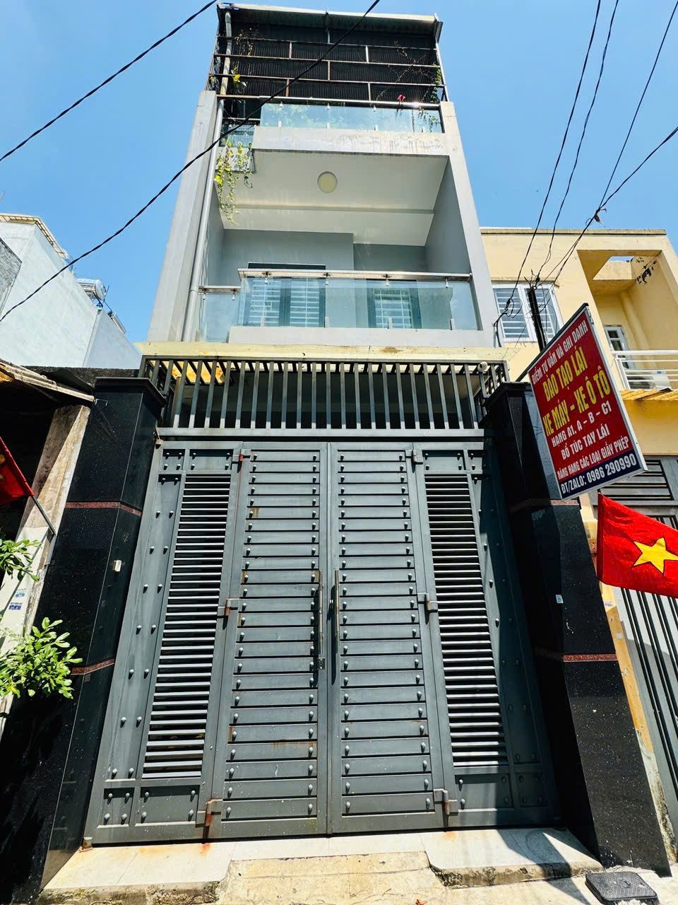 Bán nhà 3 tầng ngày Aeon, 3pn, hẻm 4m, 64m2 , giá chỉ 6 tỷ TL