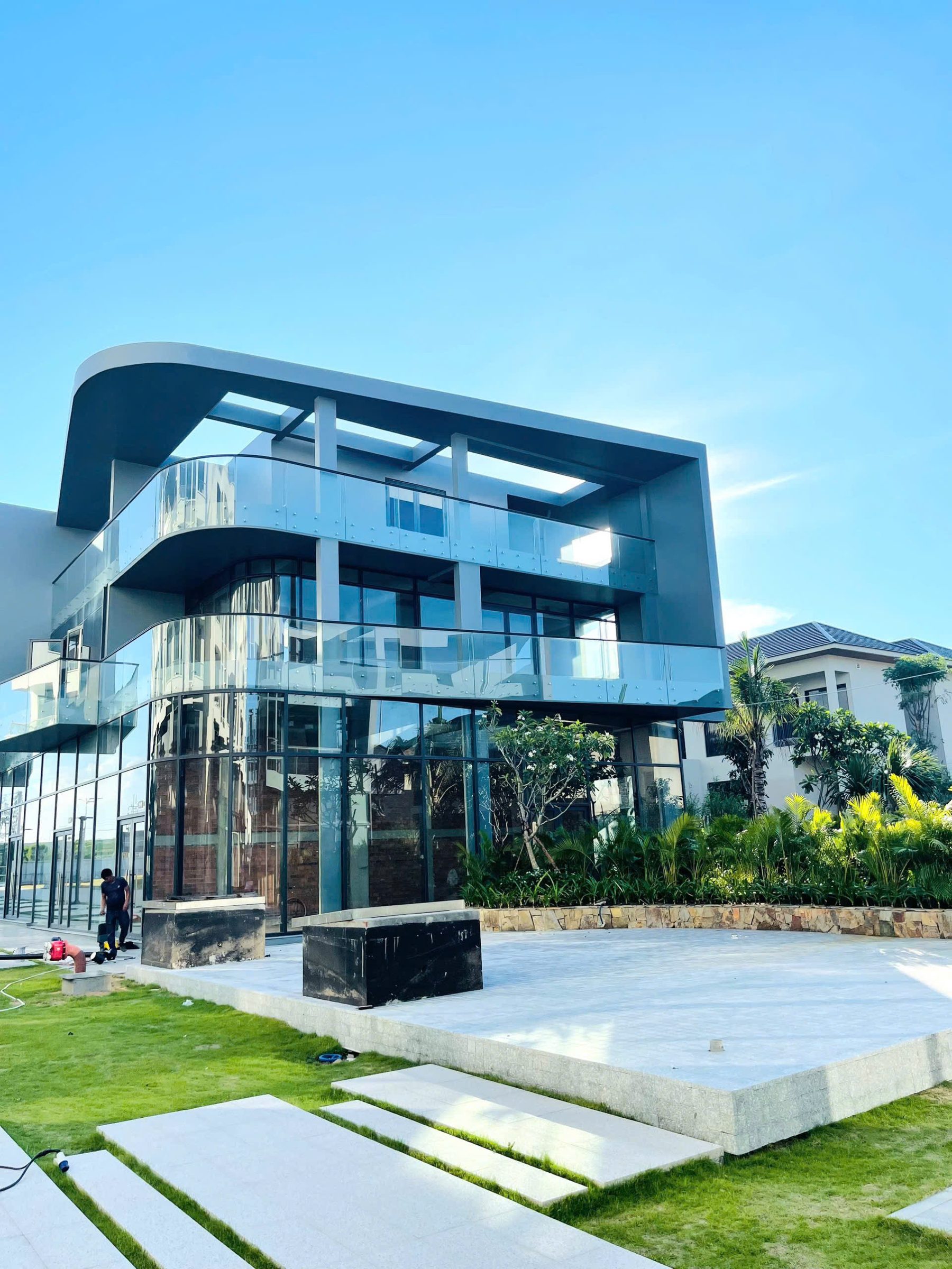 CÒN SÓT LẠI VÀI CĂN SHOPHOUSE MẶT TIỀN BIỂN ĐƯỜNG ĐỘC LẬP, VỪA Ở VỪA KINH DOANH ĐẮT LỢI , MANG LẠI DÒNG TIỀN TRONG TƯƠNG LAI