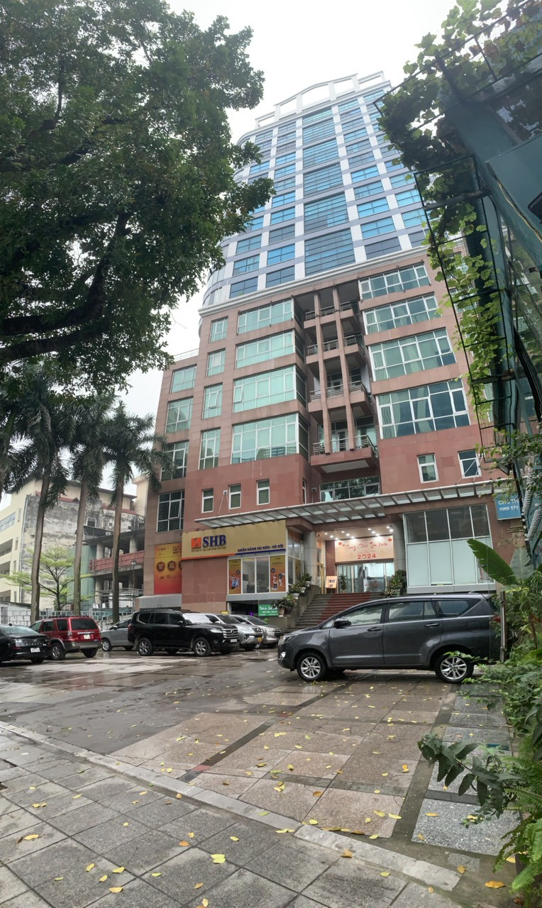BÁN TÒA NHÀ MẶT PHỐ ĐỘI CẤN. 1750M2 XÂY 21 TẦNG. THANG MÁY.