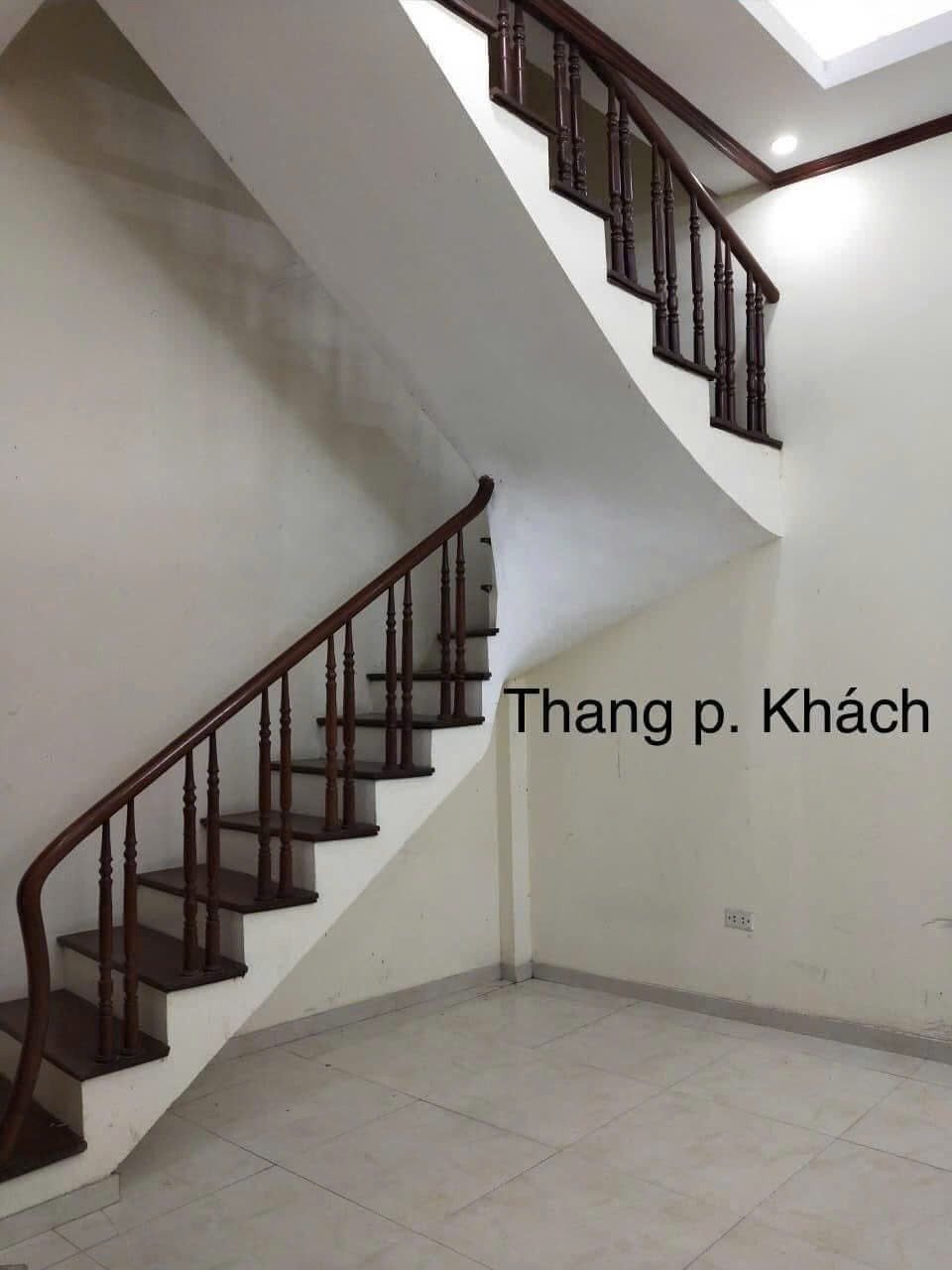 Cho Thuê Nhà Ngõ 285 Đội Cấn 30M² 4 Tầng 3 Ngủ - Nội Thất CB - Giá Thuê 9tr