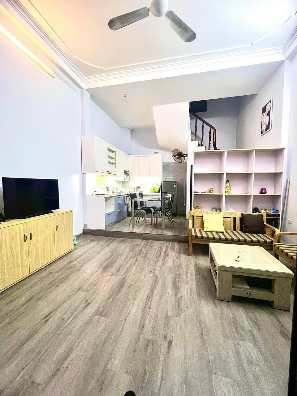Cho Thuê Nhà Ngõ 379 Đội Cấn 30M² 4 Tầng 3 Ngủ, Full Nội Thất - 20M Ra Ô Tô - Giá Thuê 12tr