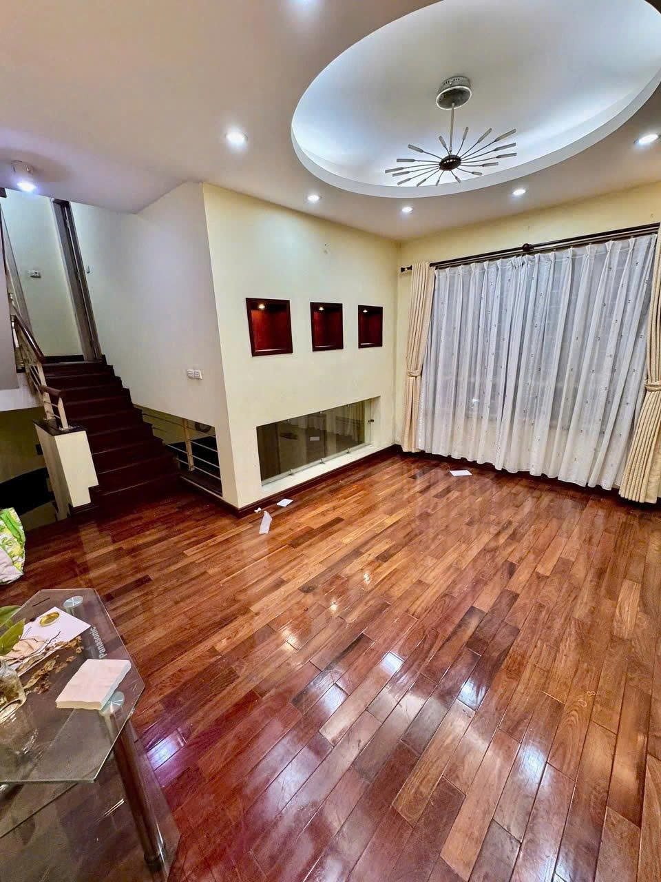 Cho thuê nhà riêng ngõ 194 Đội Cấn, Ba Đình 40M x 5T ĐẸP, LÔ GÓC giá 13 triệu