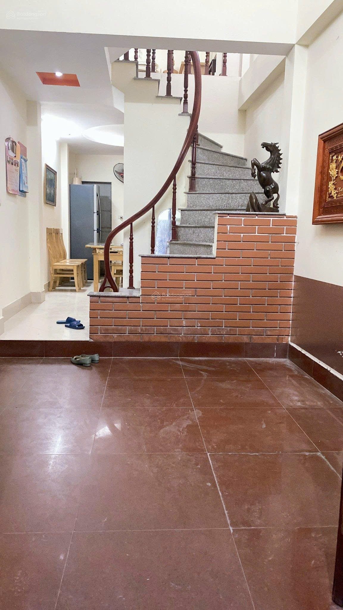 Cho thuê nhà ngõ 463 Đội Cấn, Ba Đình 40M x 5T (3 ngủ) giá 14 triệu