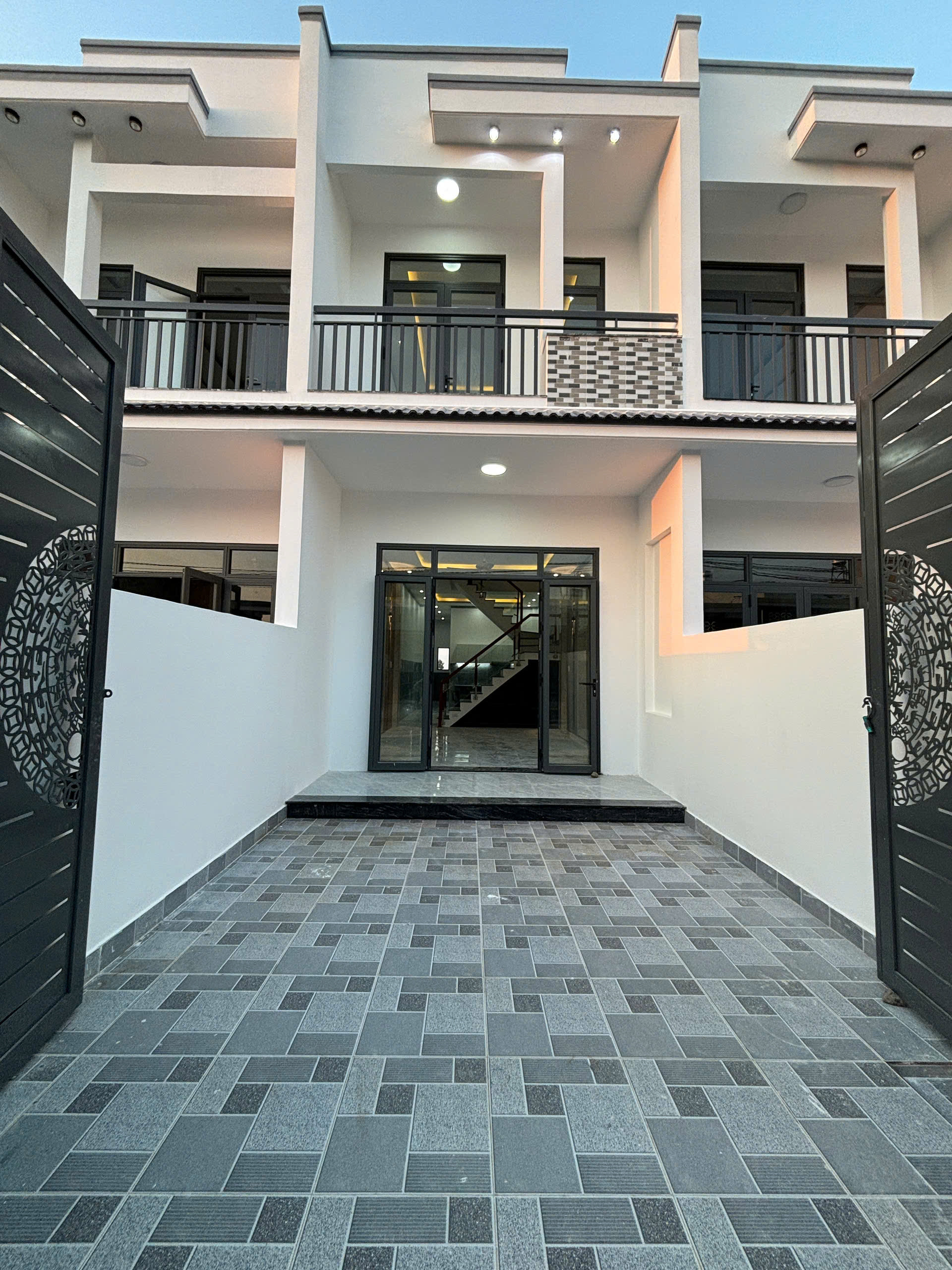 NHÀ GẦN ĐƯỜNG ĐỒNG KHỞI-MỚI HOÀN CÔNG-GIÁ RẺ CHỈ 2XXX LẸ TAY ĐÓN TẾT-MANG LỘC VỀ NHÀ