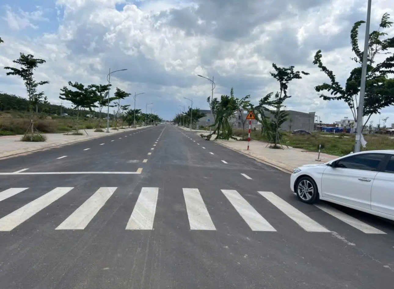 Bán đất lô góc 2 mặt tiền, sổ riêng thổ cư, giá mềm đầu tư
