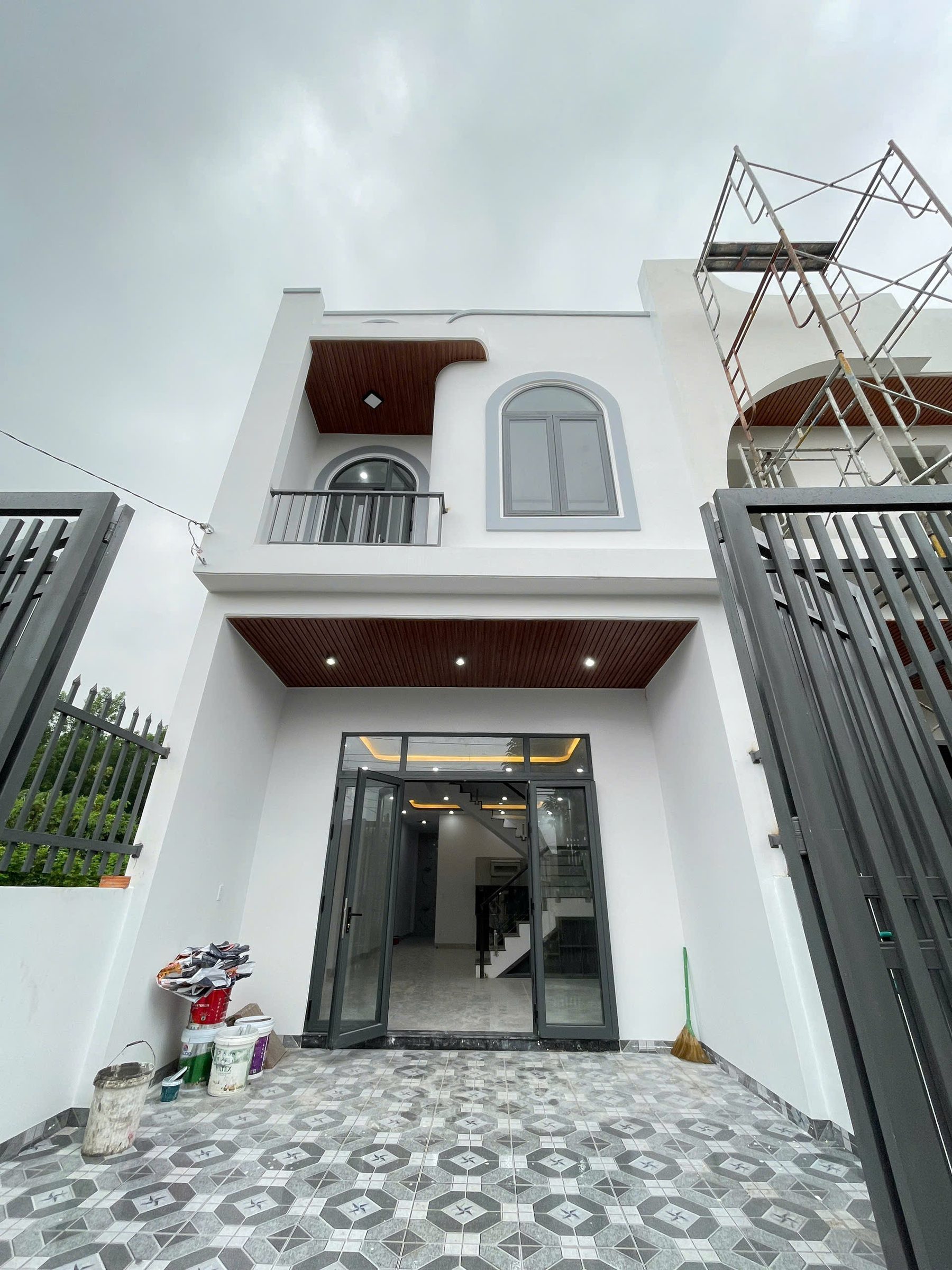BÁN NHÀ 1 TRỆT 1 LẦU NGAY CÂY XĂNG 75 -CÁCH ĐƯỜNG ĐỒNG KHỞI 5PHUT-SỔ RIÊNG THỔ CƯ
