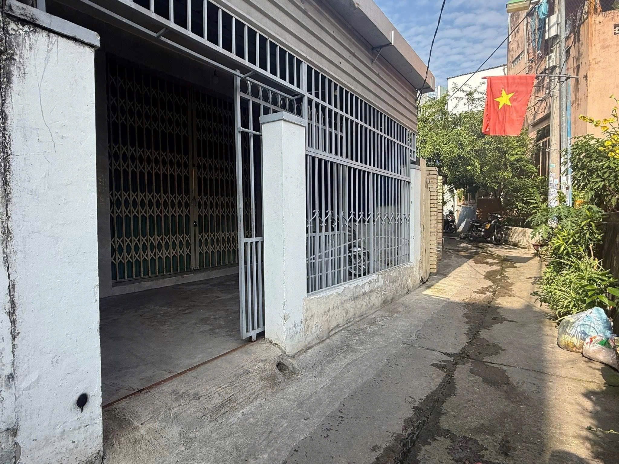 Bán Nhà riêng 72m² 🏡 NHÀ HẺM ĐỒNG NAI – TRUNG TÂM ĐÔNG ĐÚC – GIÁ TỐT ĐẦU TƯ 💰

📍 Vị trí đắc địa: Hẻm 62 đường Đồng Nai – ngay khu trung tâm, tiện ích bao quanh, đi đâu cũng thuận tiện 🚗