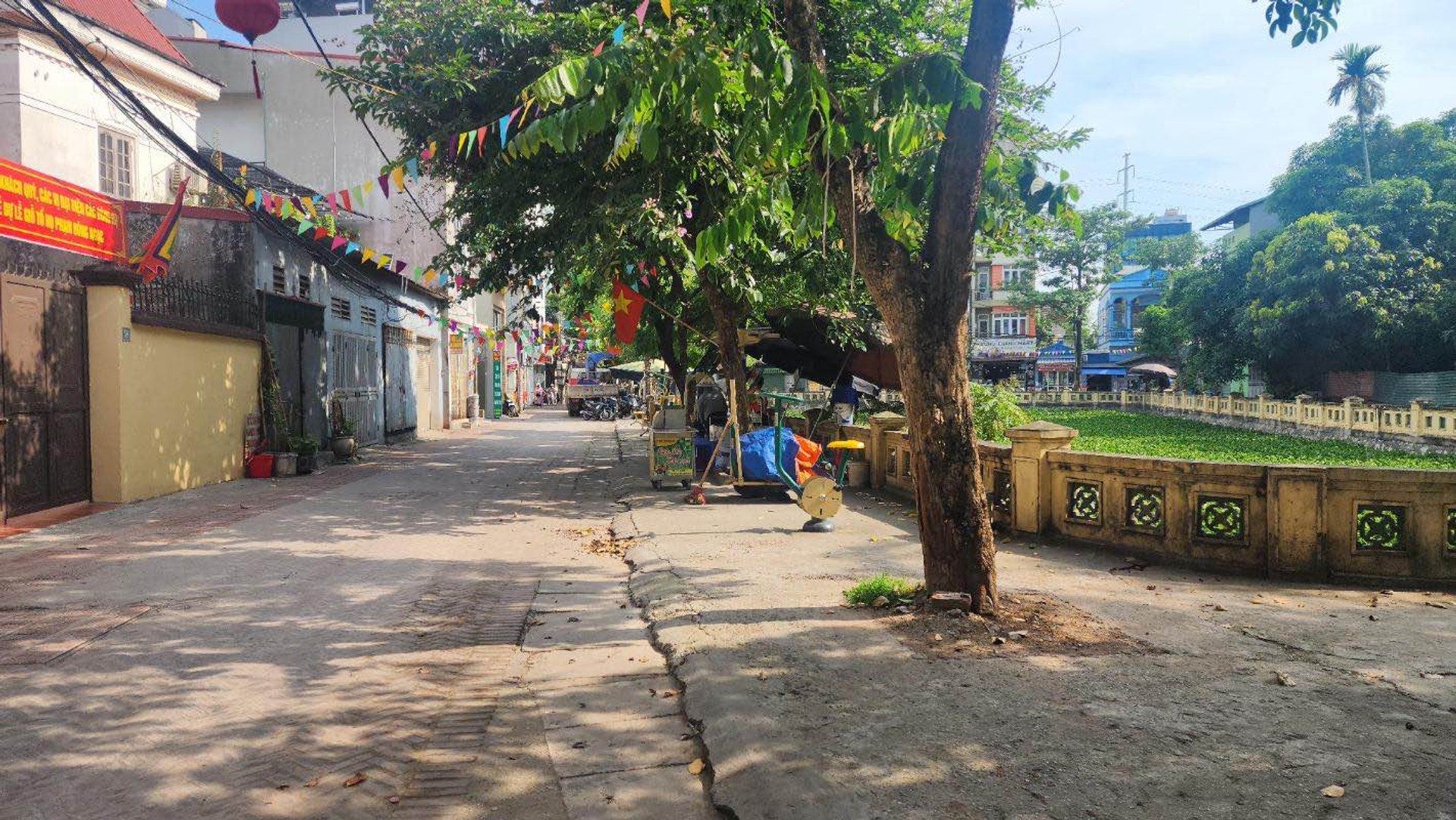 Bán nhà 101.5m² có sẵn 101,5m² thổ cư ngang 5,6m giá 23.9 tỷ tại Đường Đông Ngạc Phường Đông Ngạc