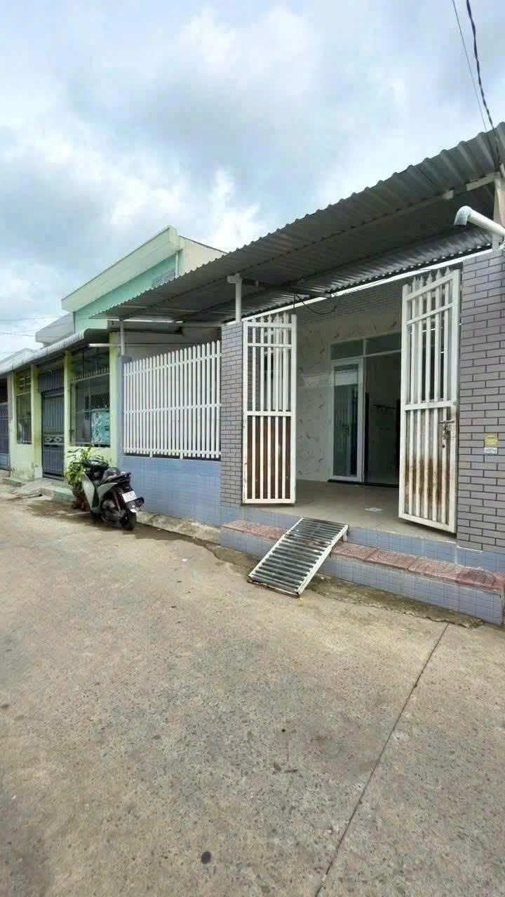 Nhà cấp 4 2 phòng ngủ ngay ngã ba chàu cần tiền bán gấp 950 triệu TL