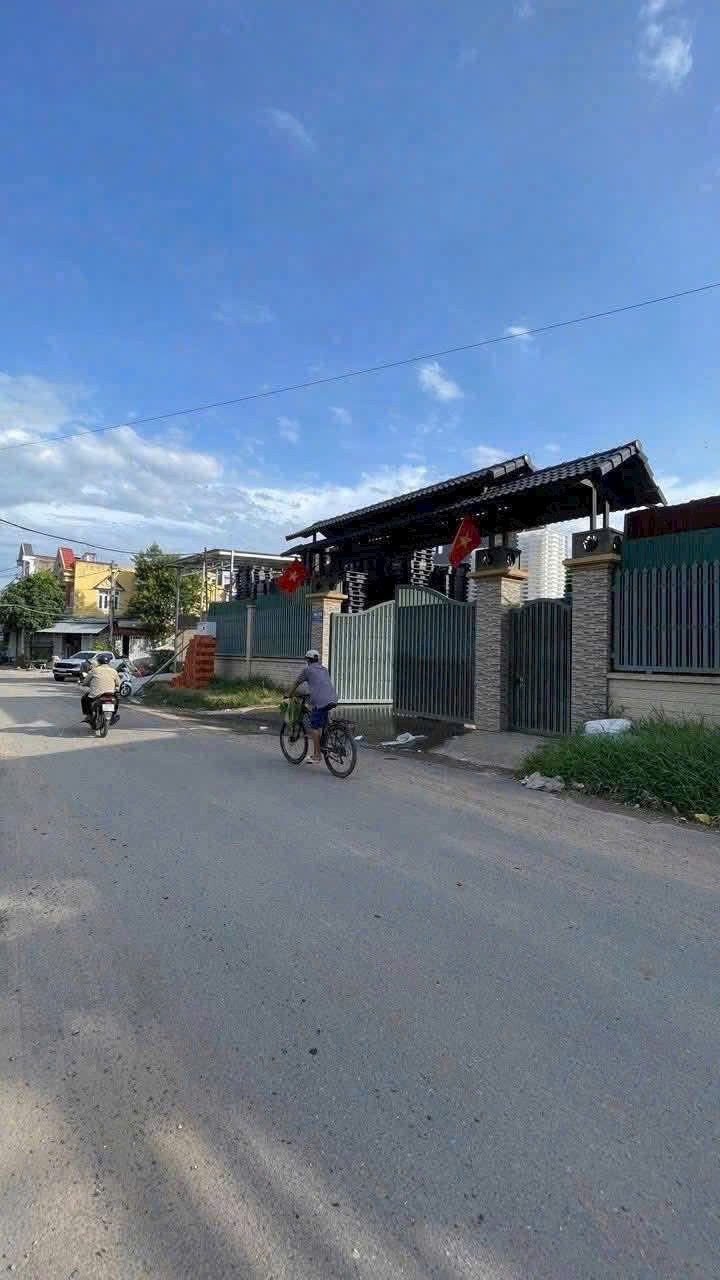 Bán kho xưởng MT đường Đông Thạnh 8-1 xã Đông Thạnh huyện Hóc Môn TPHCM, DT: 2000m2.