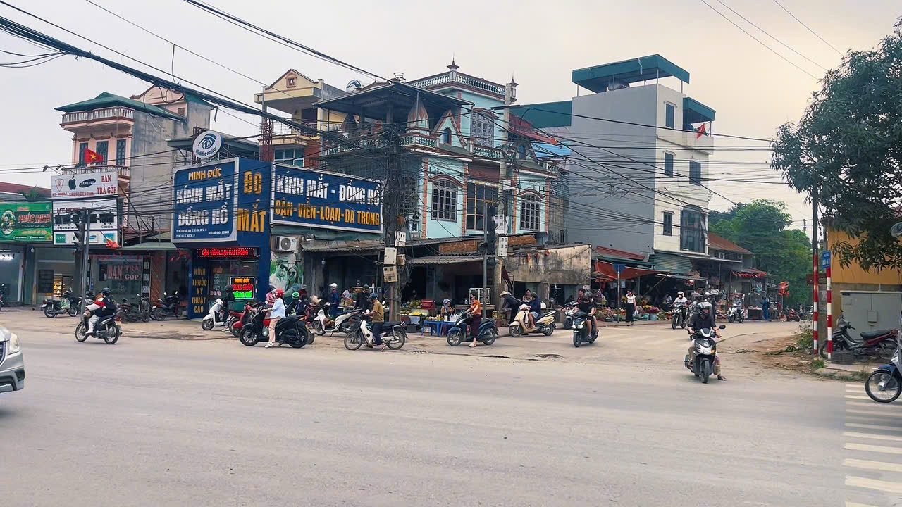 100m FULL Thổ, View Sân bóng, sát TOMODACHI làng Mít, gần QL21, Trục chính 3 oto,gần ĐHFPT