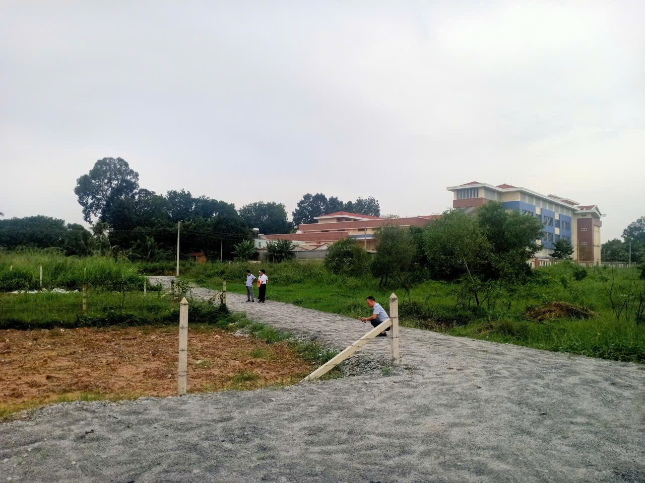 bán miếng đất minh lập 200m2 đã lên 100m thổ cư