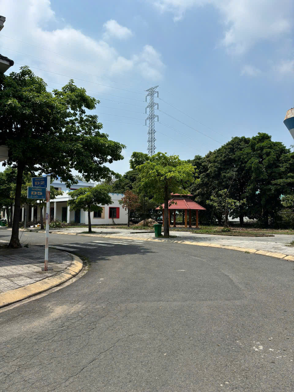 Chính chủ cần bán Nhà 1 trệt 2 lầu ngay vòng xoay Kim Hằng - giá 2 tỷ 1