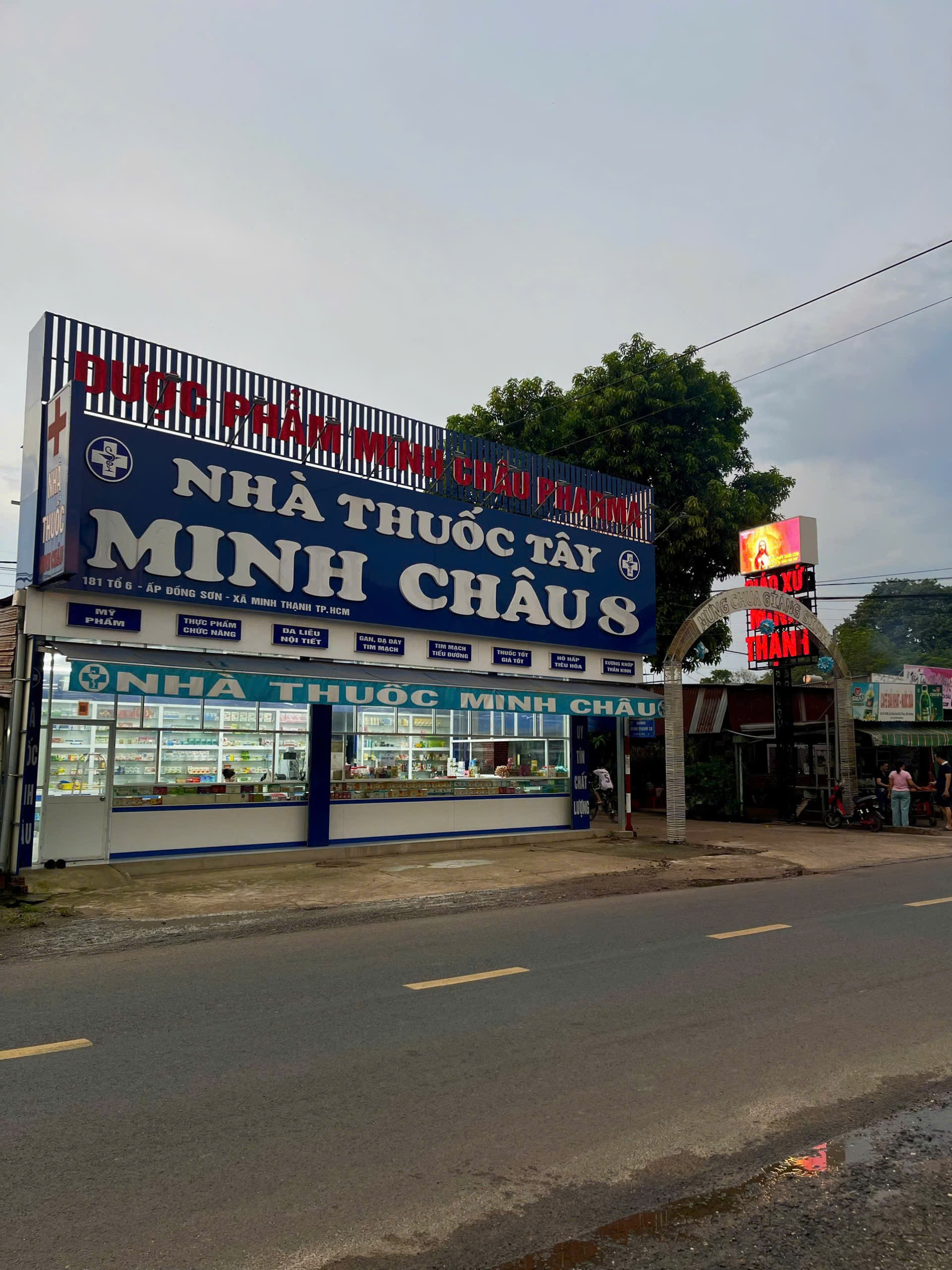 Cần ra 2 lô liền kề mặt tiền đường nhựa liên huyện. Vị trí gần trường Minh Thạnh. Diện tích 10x45