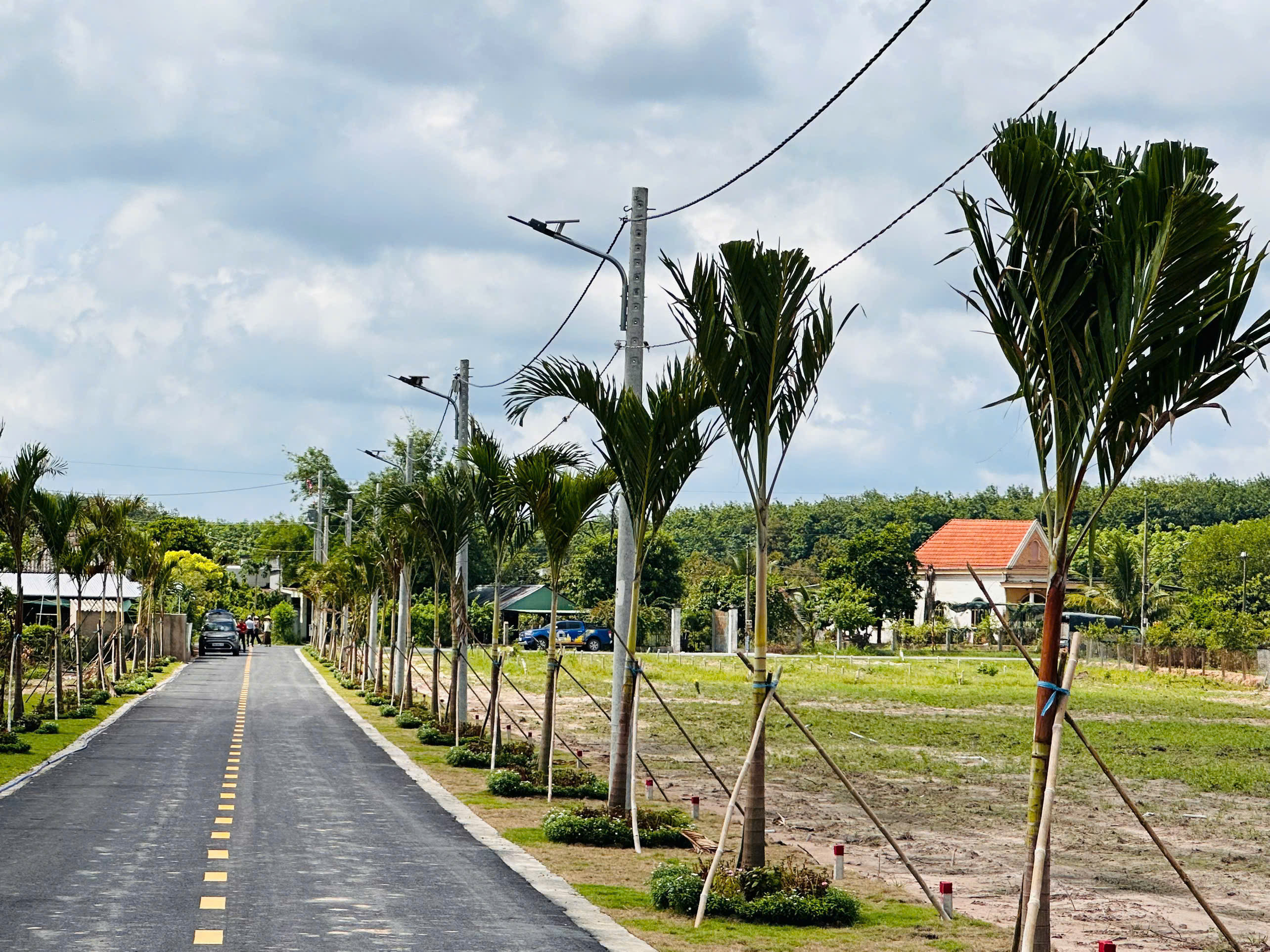 ĐẦU TƯ 450m2 có sẵn 200 m2 thổ cư giá 350TR BAO SỔ Tại Trung Tâm Dầu Tiếng