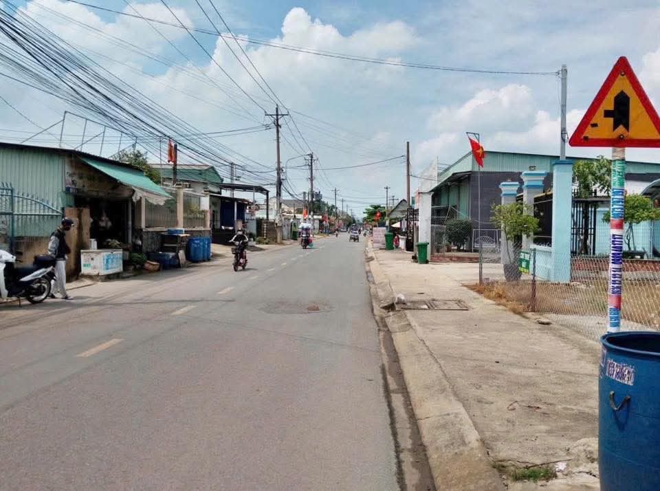 Nhu cầu kẹt tài chính nên cần ra gấp vị trí đất mặt tiền đường kinh doanh, dân cư đông đúc.